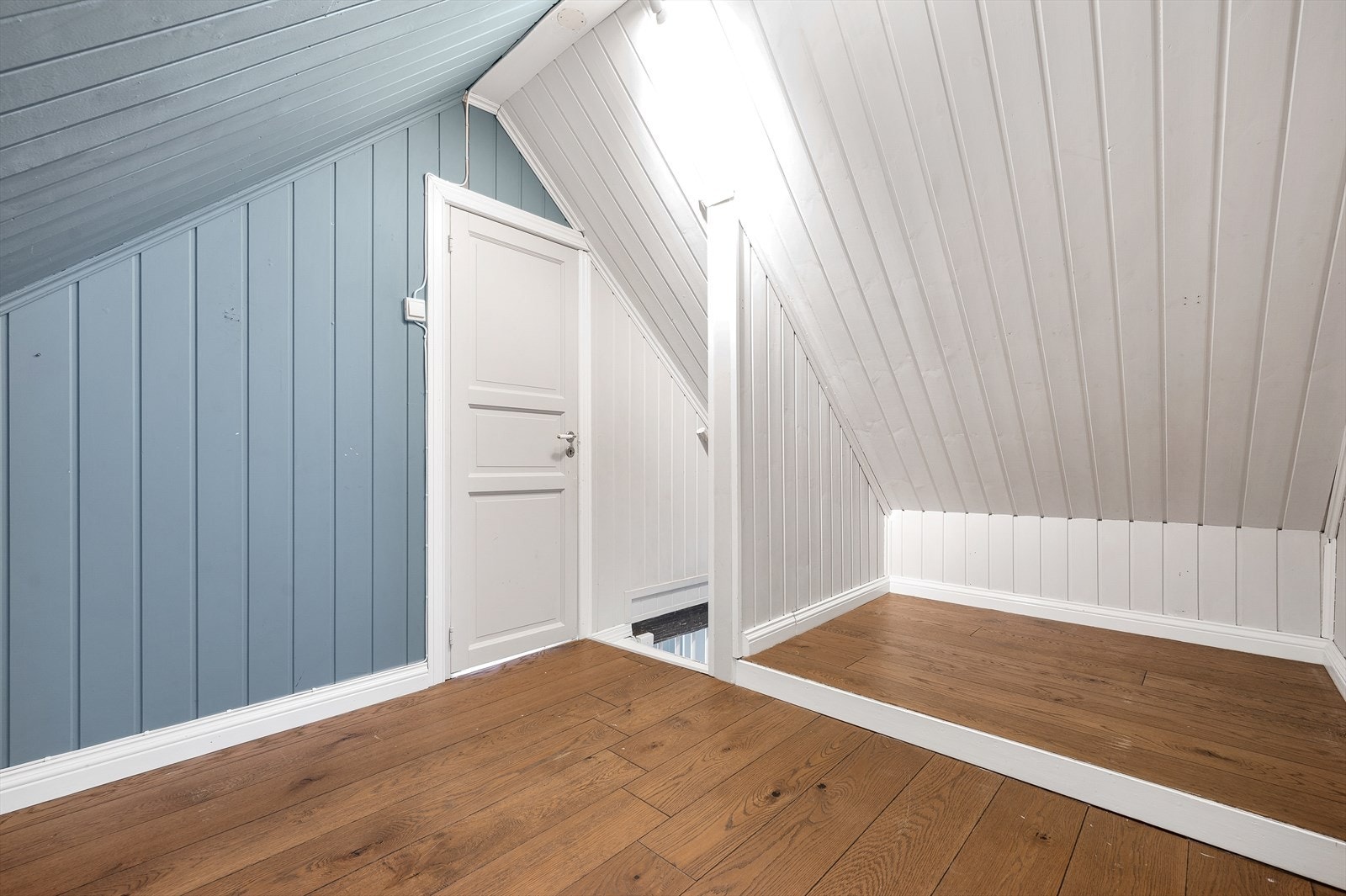 Trappegang i loftsetasje. Galleribilde