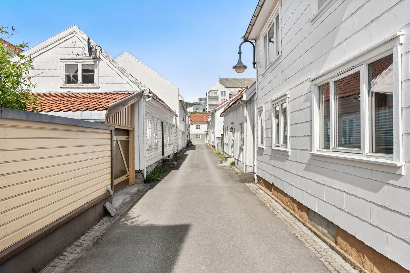 Vestre gate er en rolig og sjarmerende gate med fin trehusbebyggelse. Galleribilde