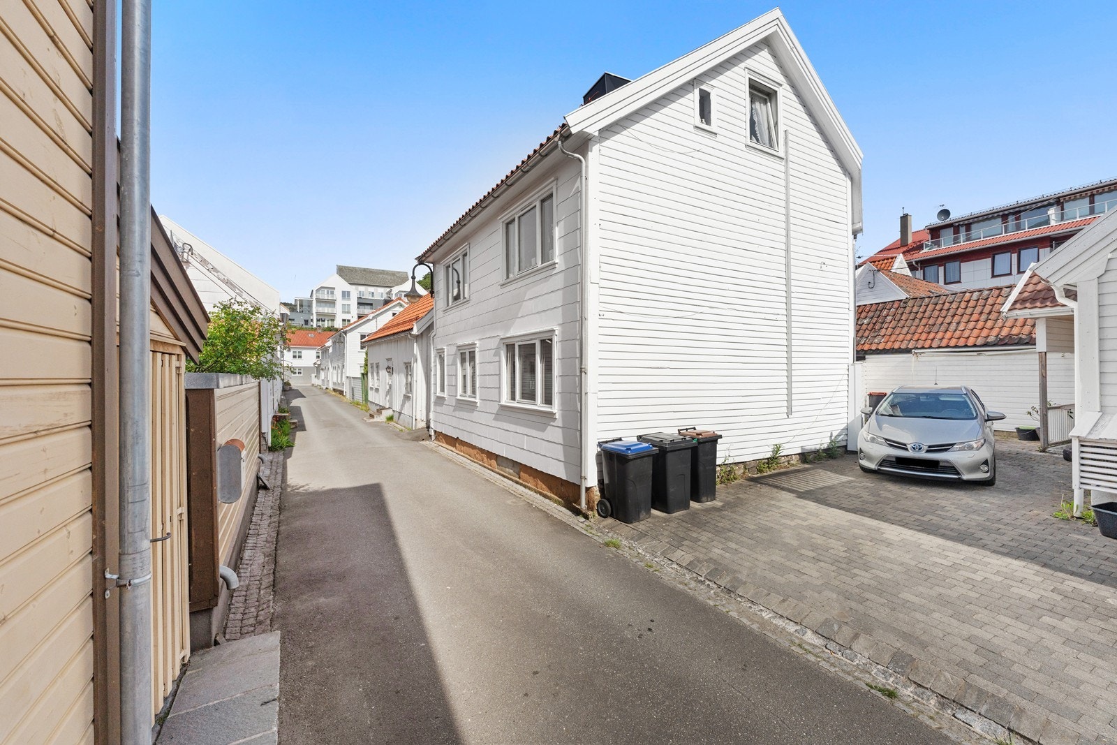 Det ble skiftet tak i 2021 og flere vinduer er byttet. Galleribilde