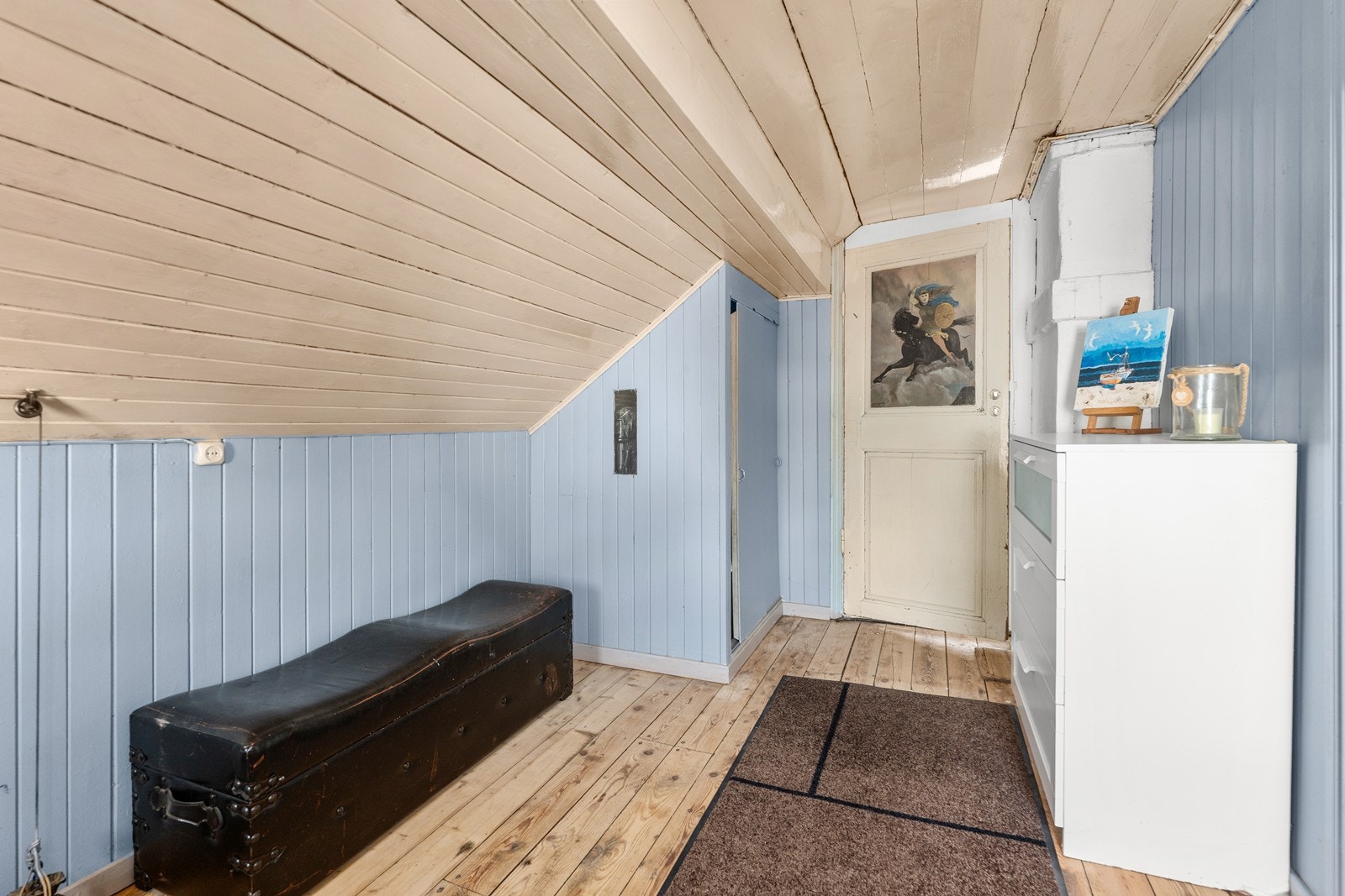 Loftet har masse fine detaljer fra byggeår. Galleribilde