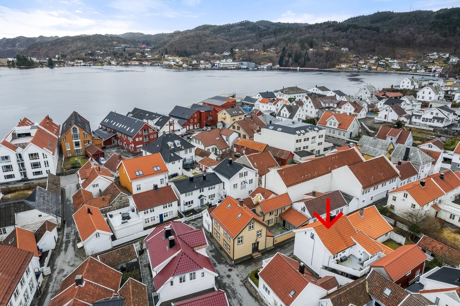 Fra eiendommen har man gangavstand til alt av fasiliteter i sentrumsområdet. Galleribilde