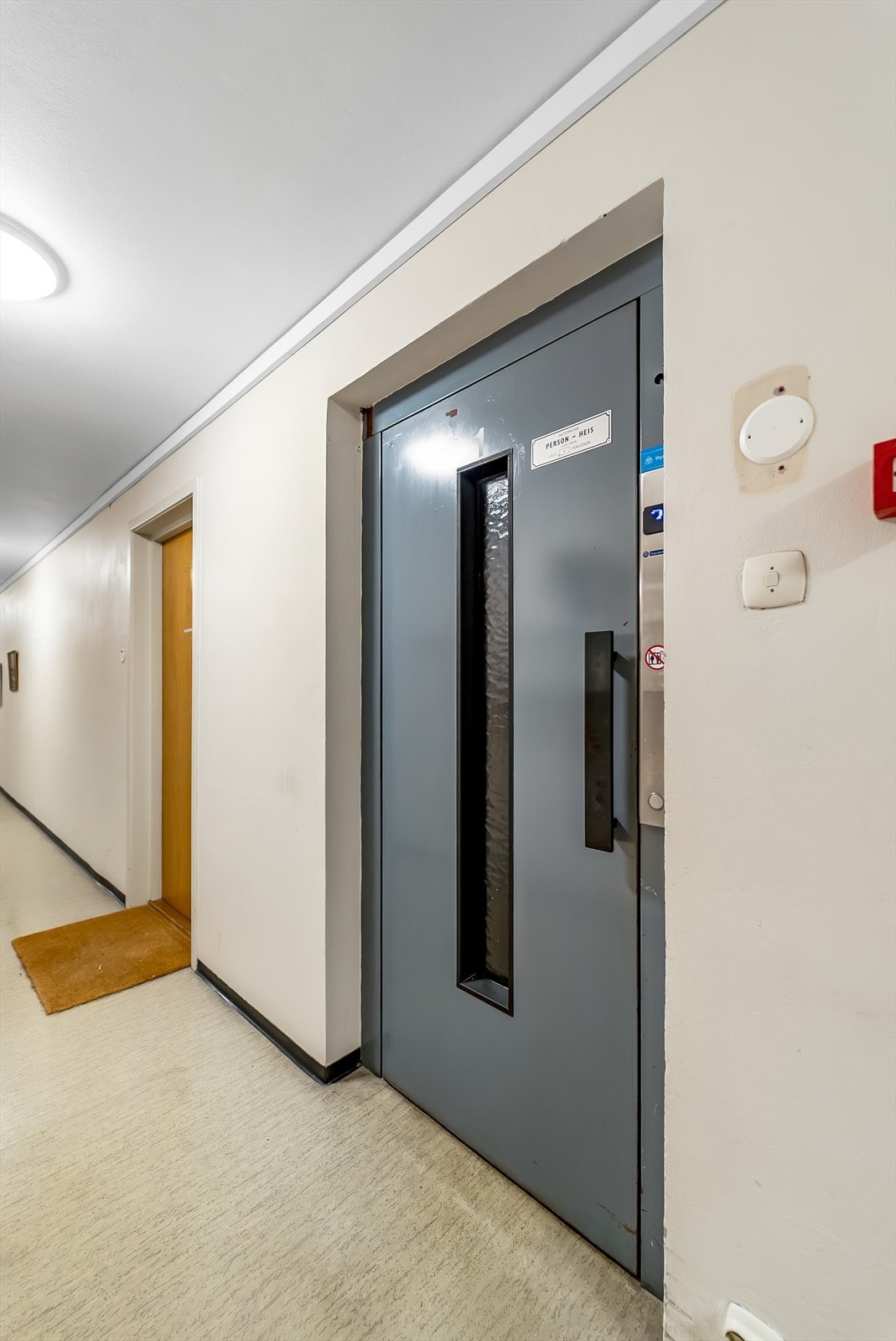 Det er heis opp til byggets 3.etasje. Galleribilde