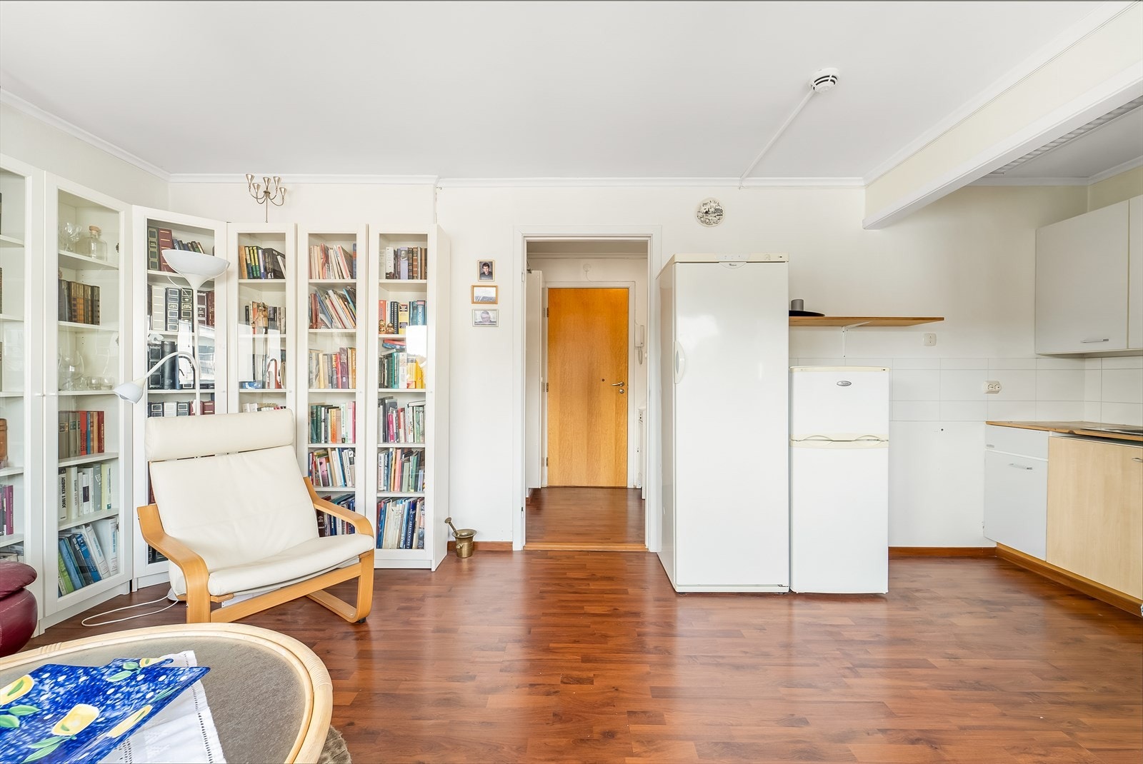 Stue med åpen kjøkkenløsning Galleribilde