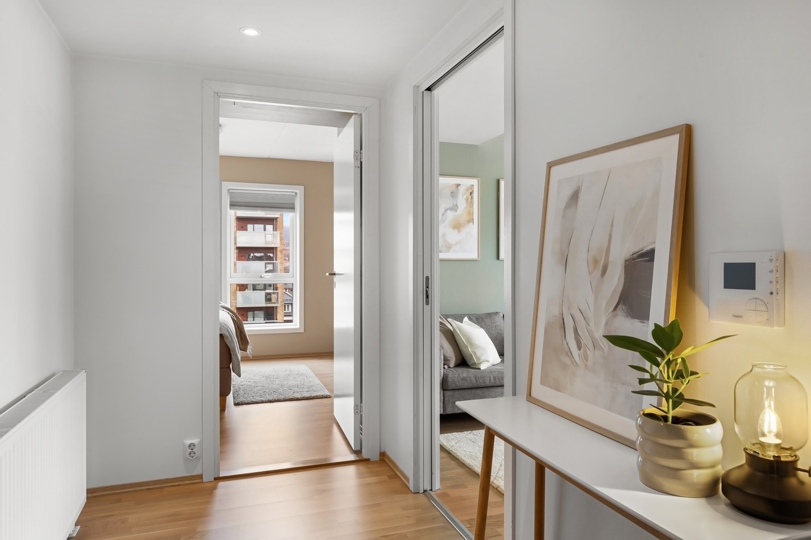 Et lettstelt og moderne hjem i nyere bygg fra 2022. Galleribilde