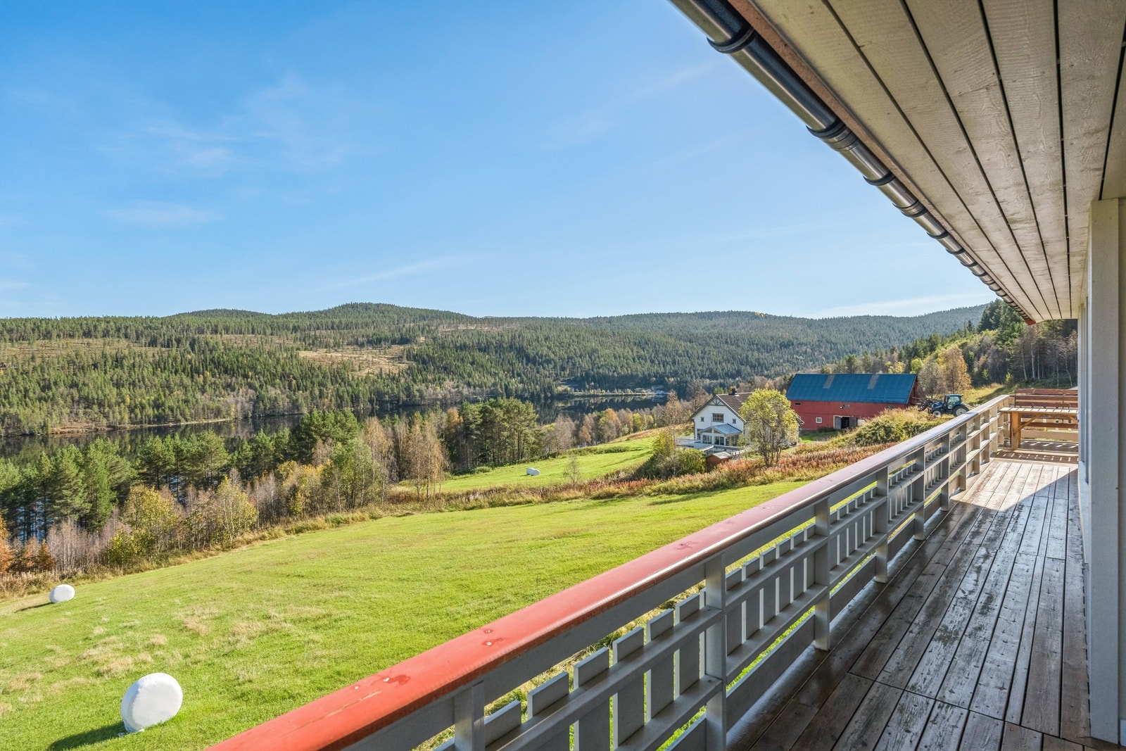 Terrasseutsikt fra kårbolig Galleribilde