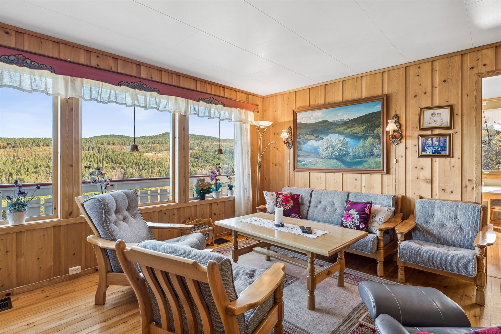 Stue 2. etg. kårbolig med utgang til terrasse Galleribilde