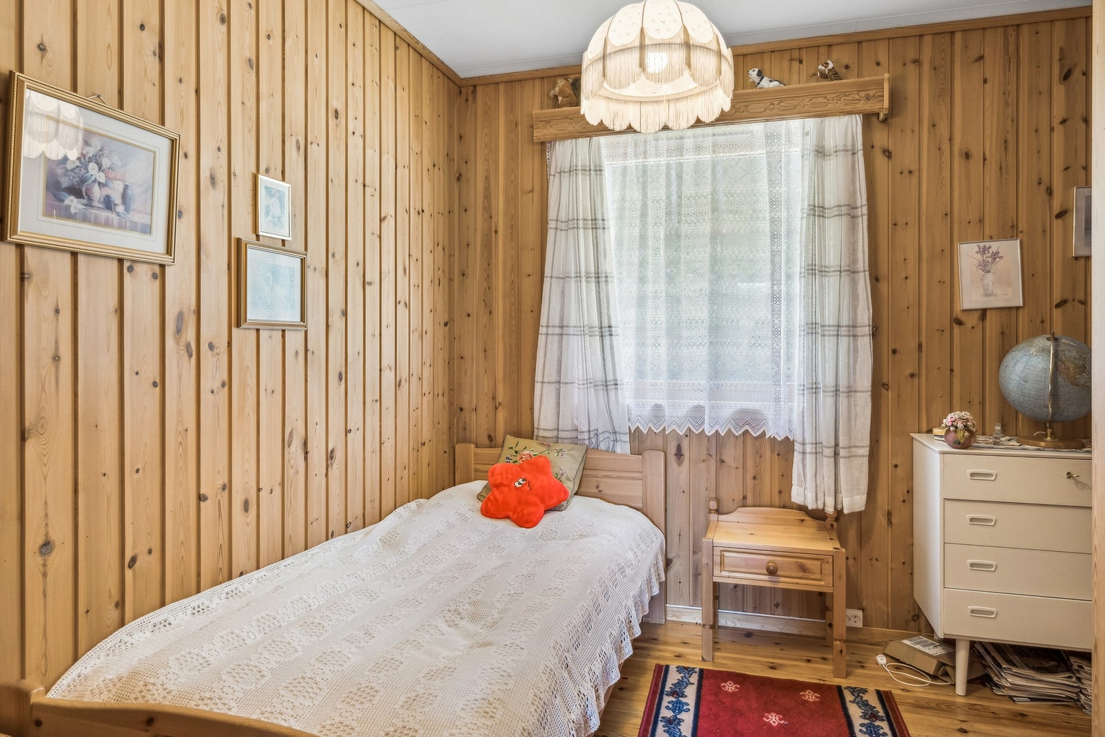 Soverom 2. etg. kårbolig Galleribilde