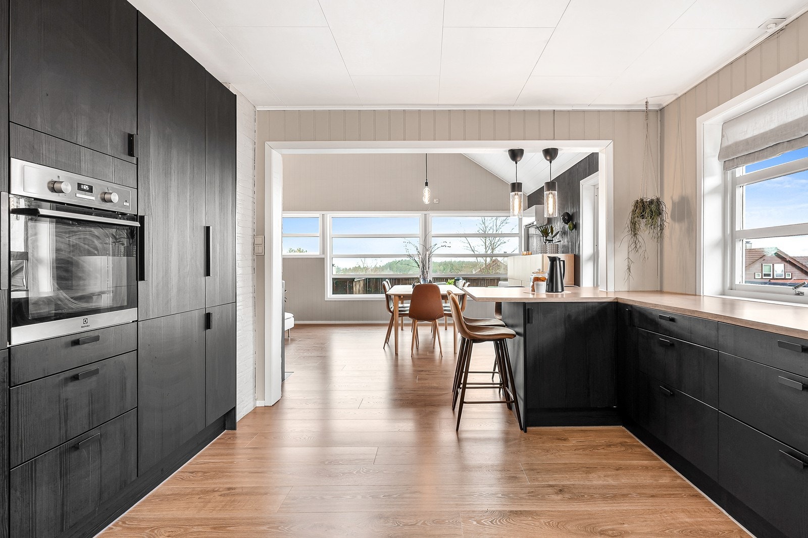 Meget god lagrings- og arbeidsplass. Galleribilde