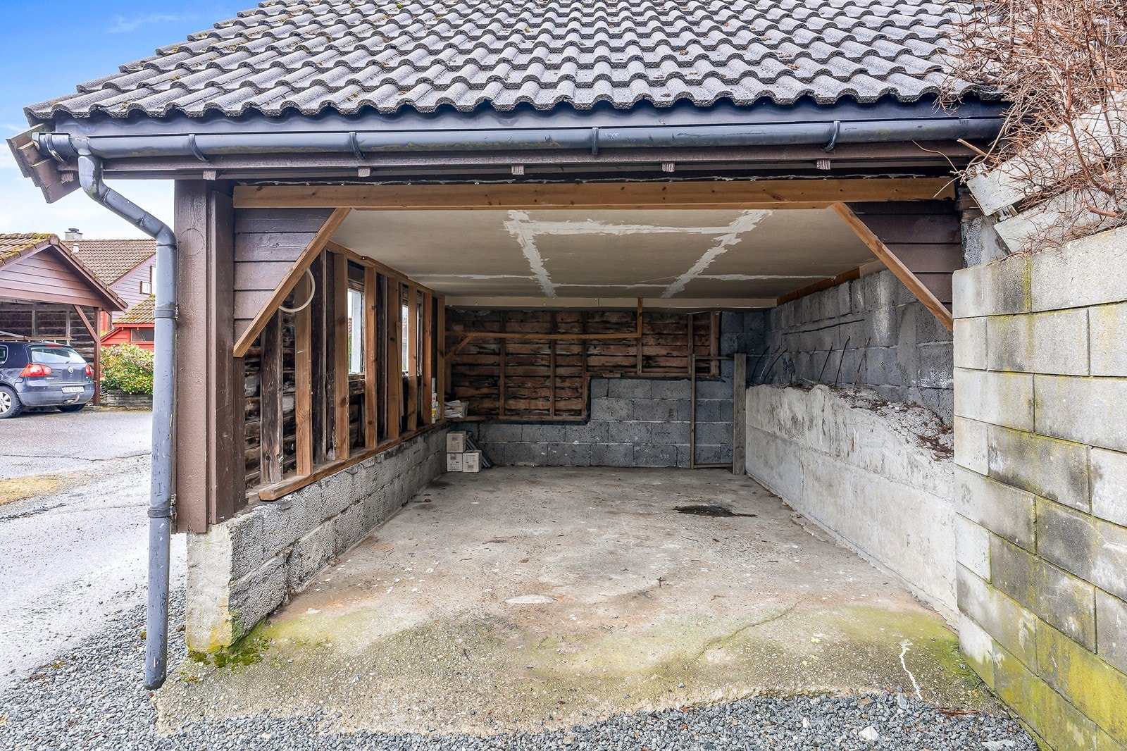 Carport. Gulvareal i carport er målt til 18 m². Galleribilde