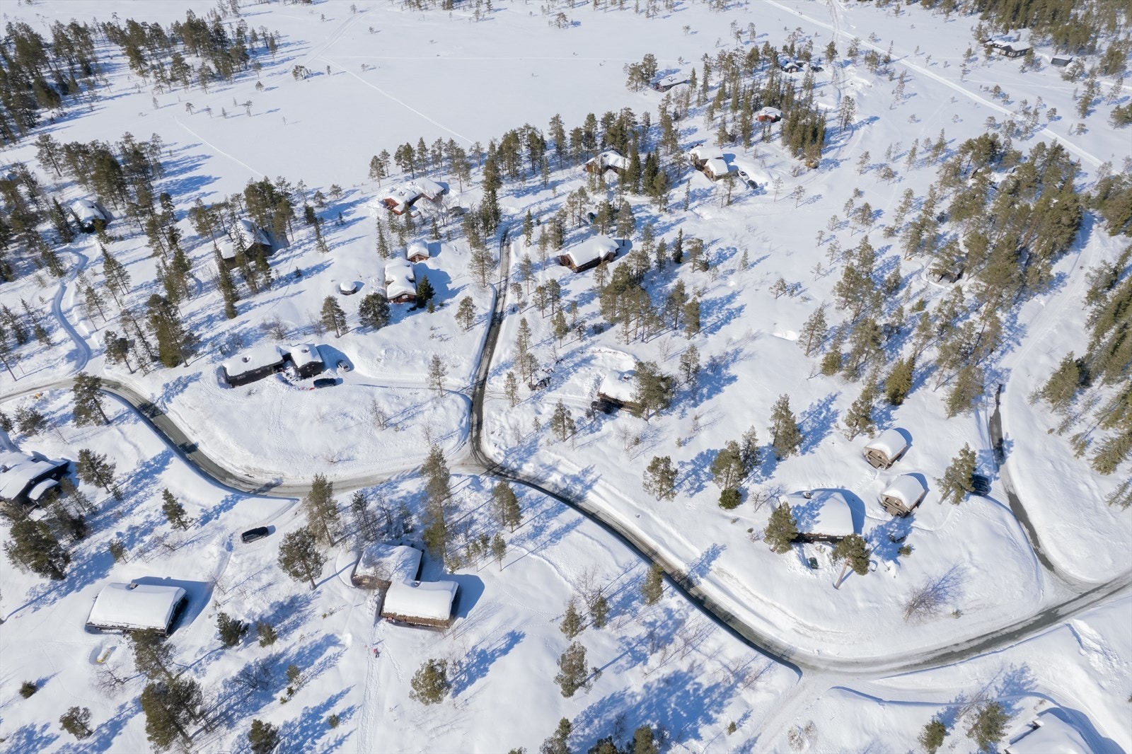 Det er bilvei frem til tomten. Galleribilde