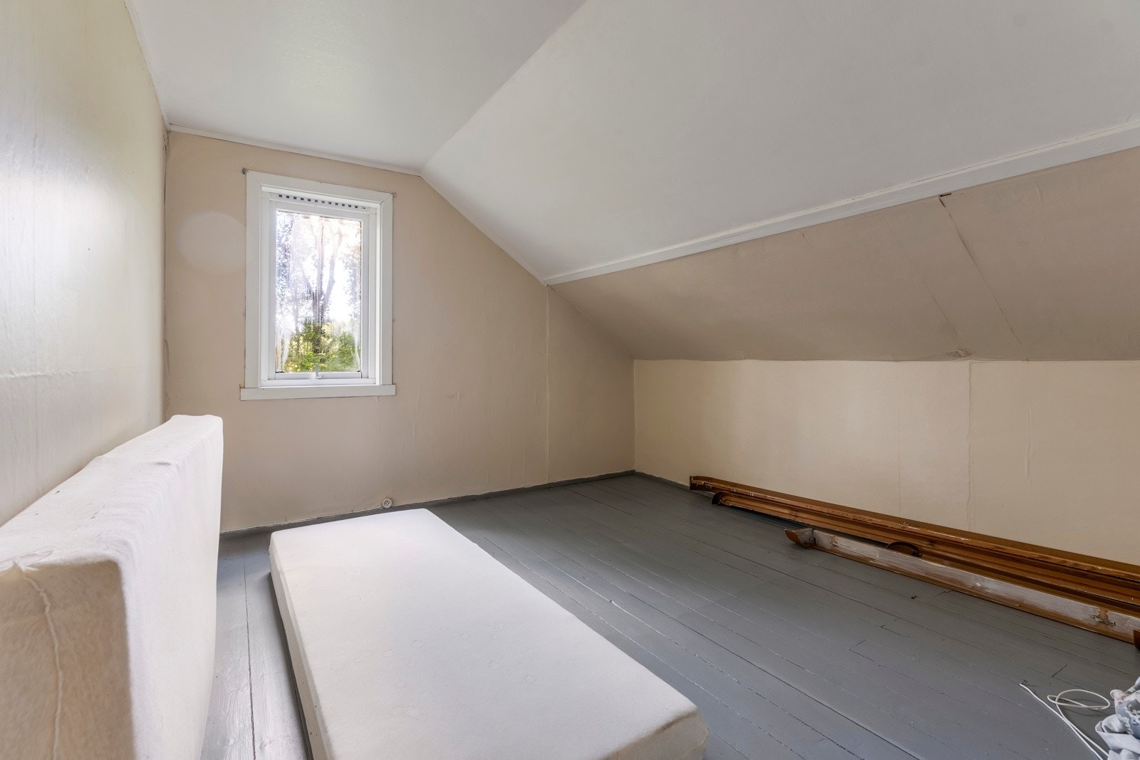 De store vindusflatene gir rommene godt med naturlig lys inn Galleribilde