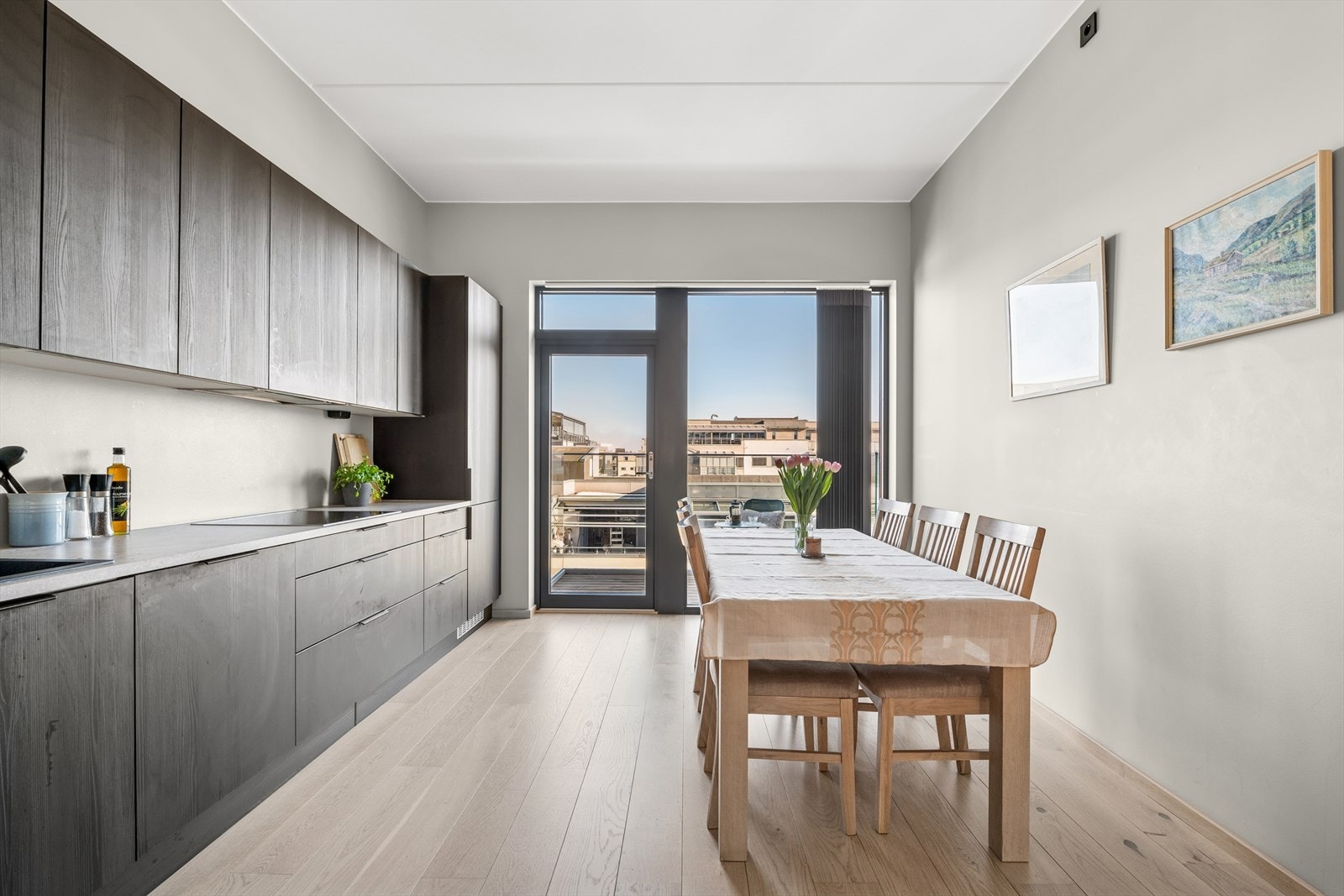 Kjøkken med utgang til balkong Galleribilde