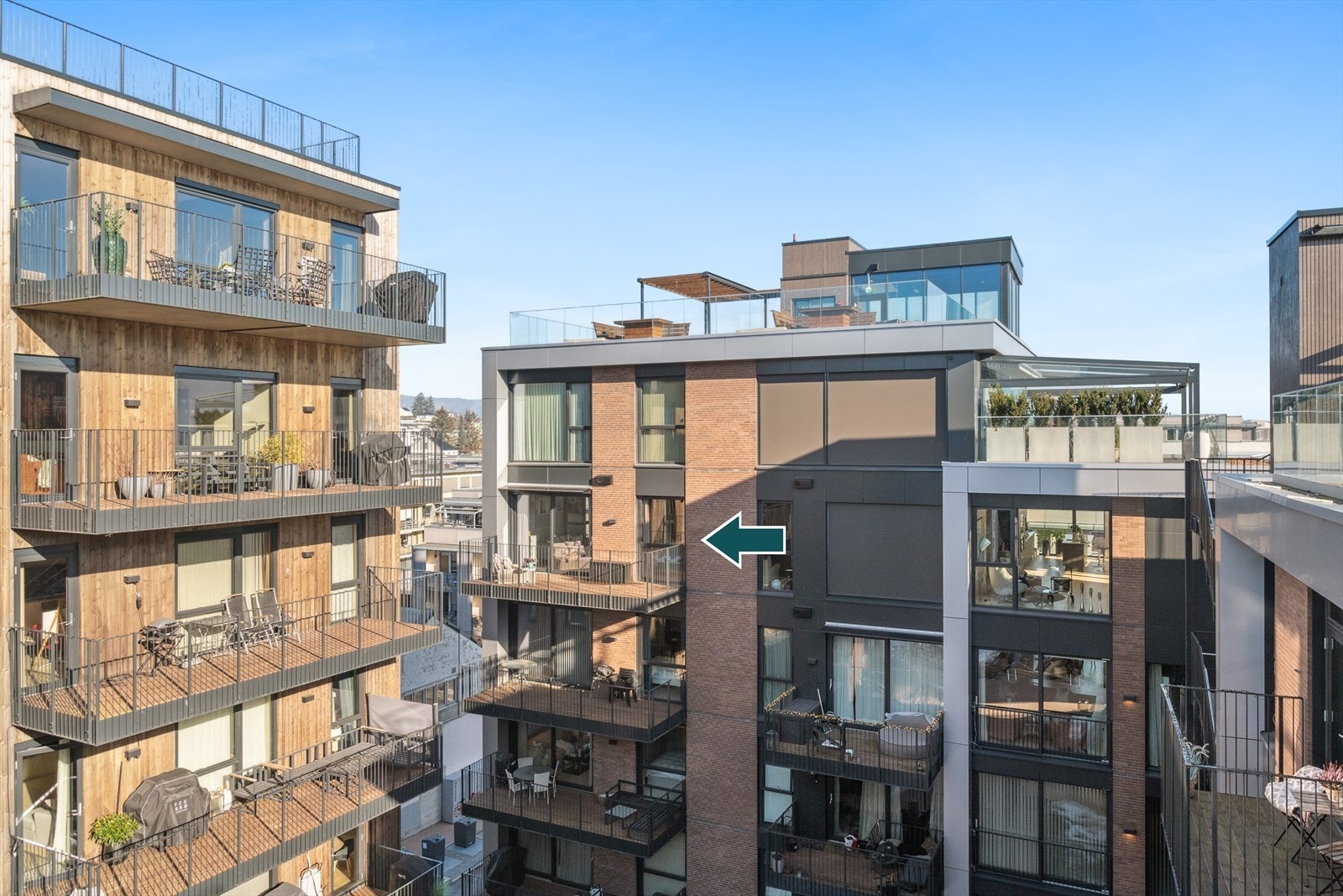 Moderne og pen leilighet beliggende i enden av 5. etasje Galleribilde