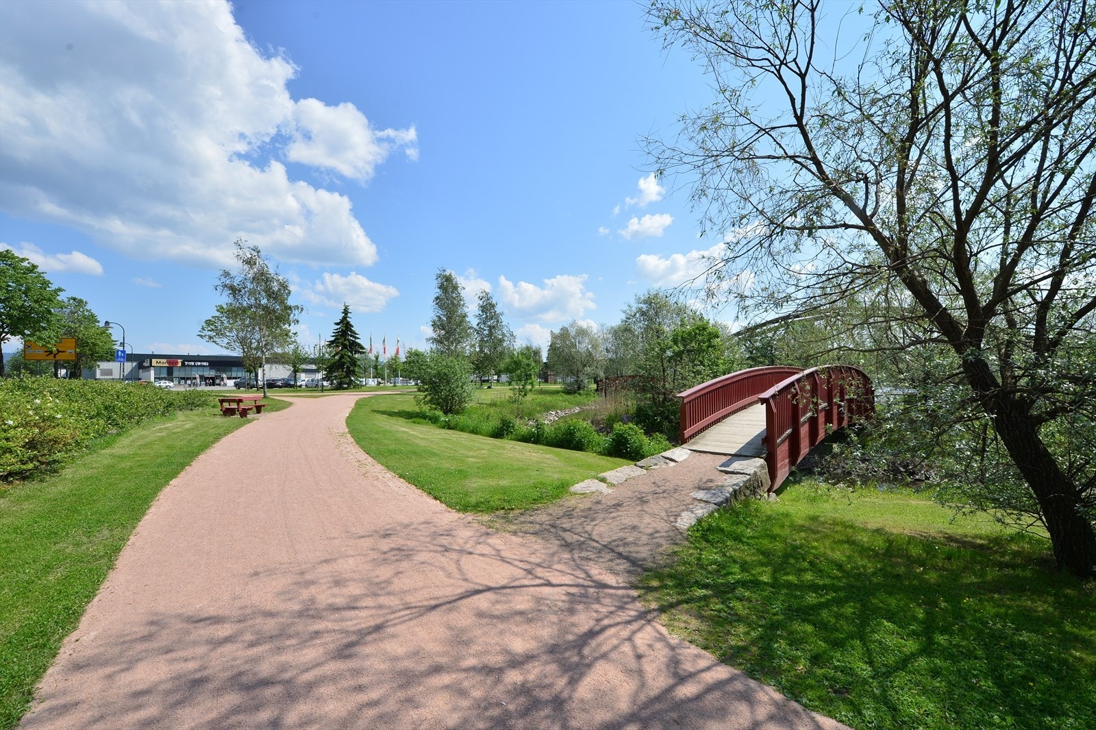 Flotte turmuligheter langs elva, enten man går nedover mot Brakerøya som bildet, eller oppover mot Gulskogen kjøpesenter. Galleribilde