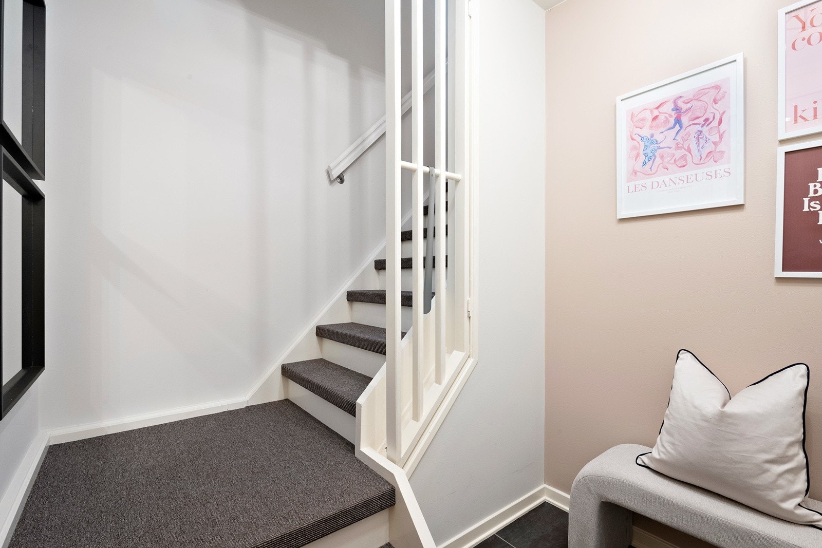 Trapp fra entré i 4. etg. opp til leilighetens hoveddel som ligger i 5. etg. Galleribilde