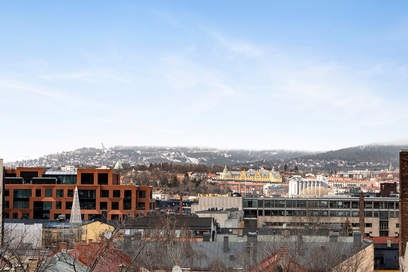 Utsikt mot Holmenkollen og Nordmarka Galleribilde