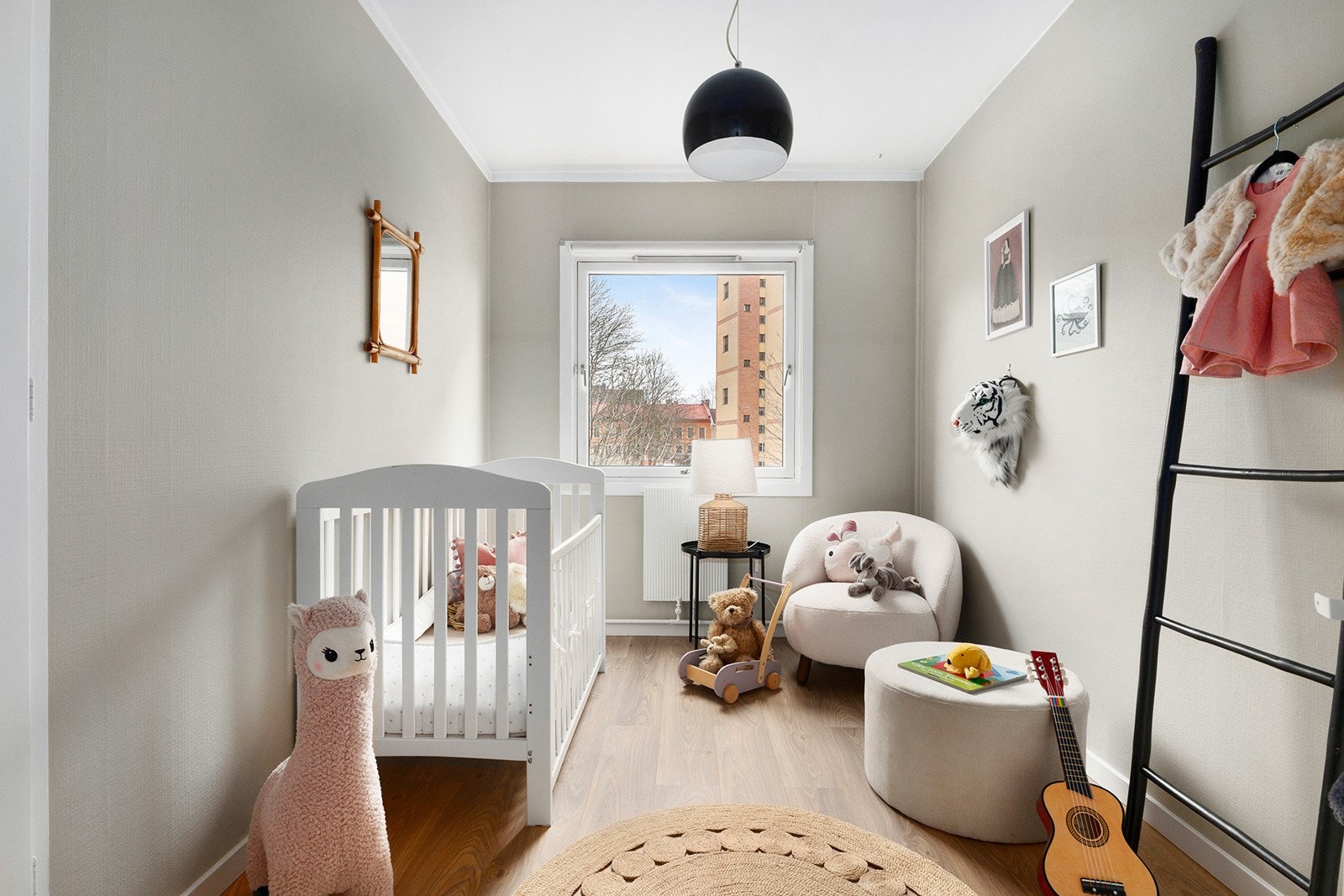 Romslig rom som også kan brukes som kontor Galleribilde