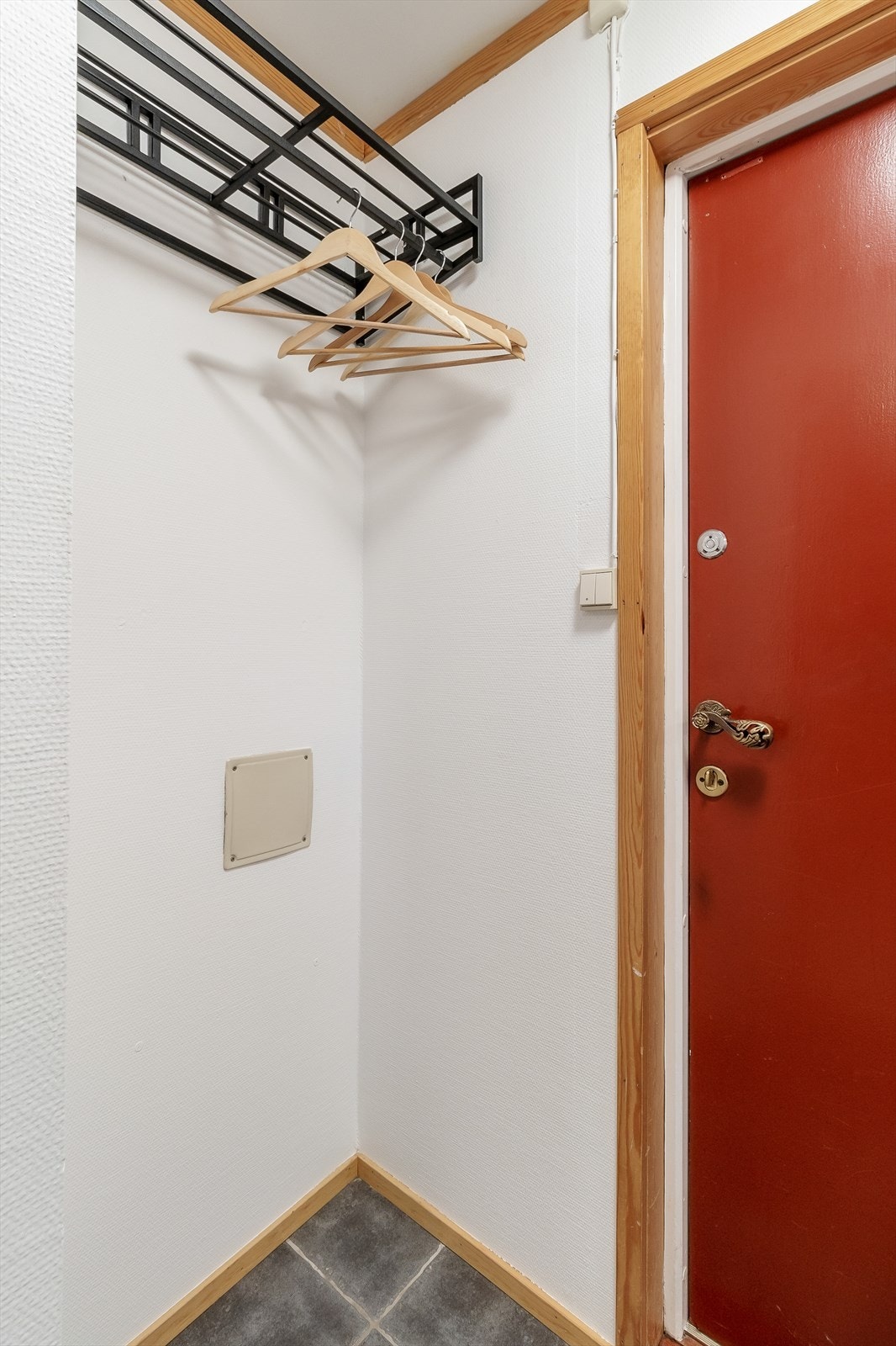 Entré med plass til yttertøy. Galleribilde