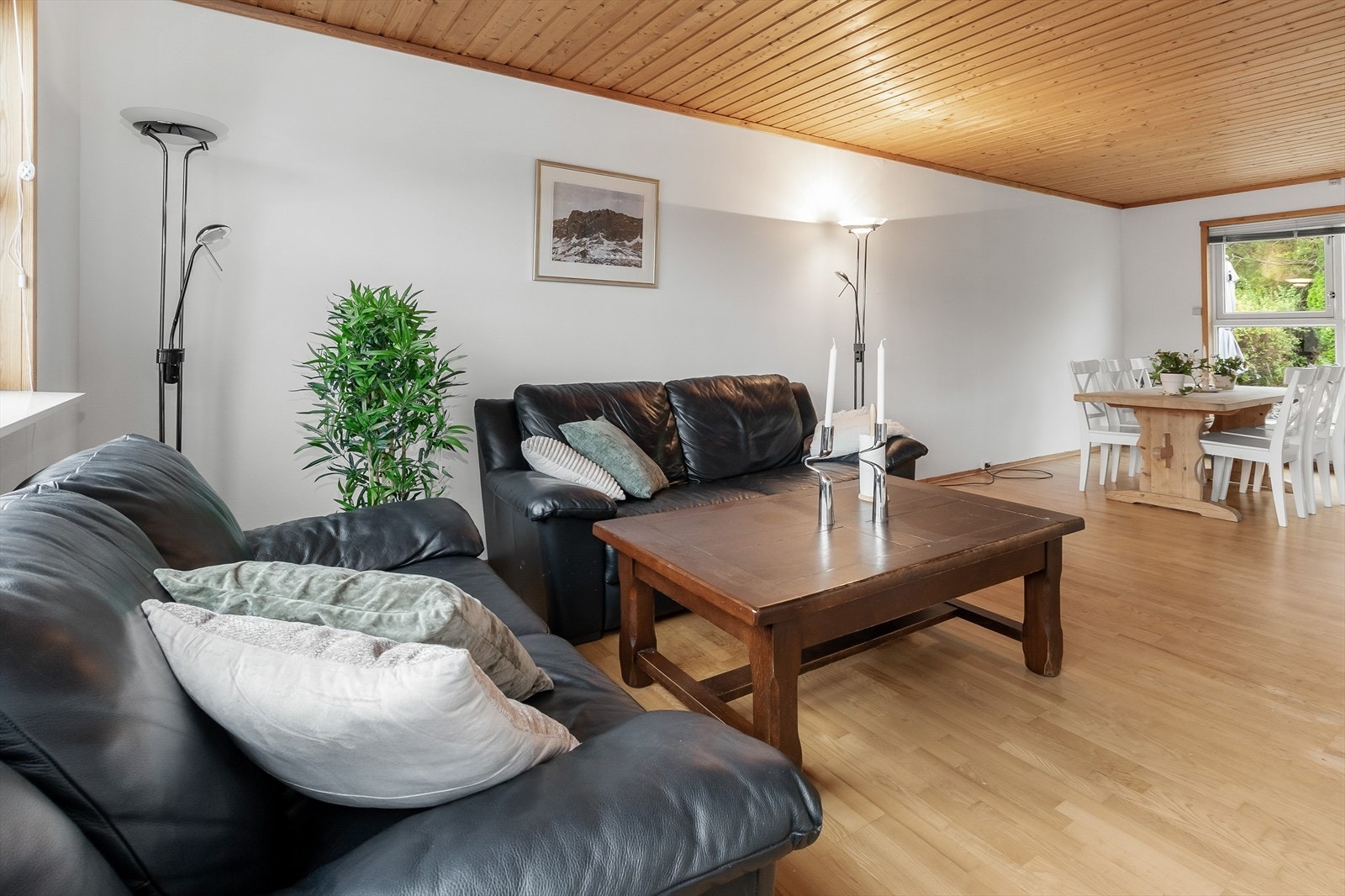 Koselig stue med plass til sofagruppe. Galleribilde
