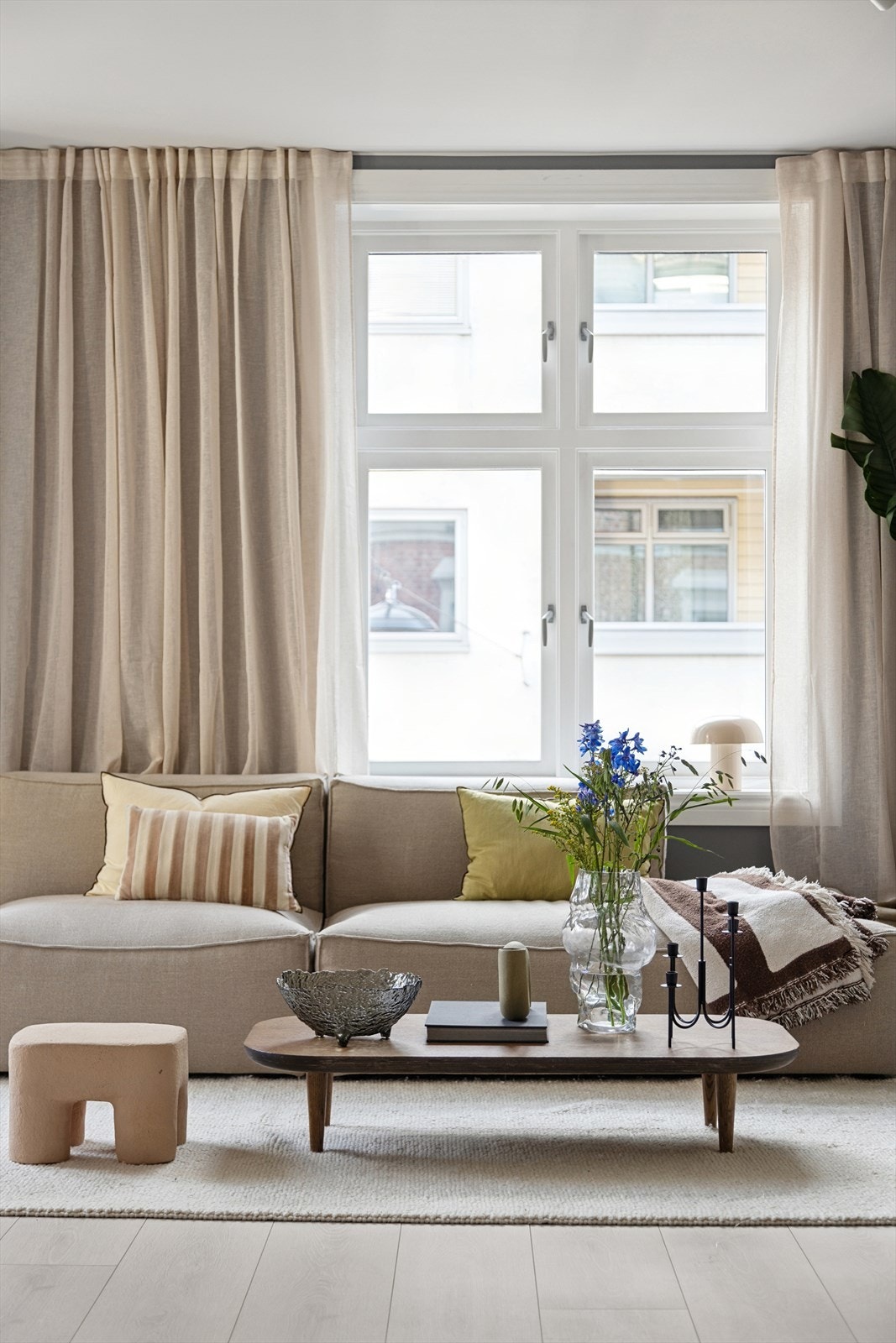 Leiligheten byr på en møbleringsvennlig stue av god størrelse. Galleribilde