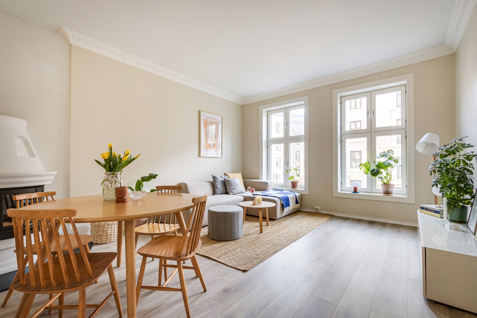 Lys og tiltalende 3-roms med balkong og peis! Galleribilde