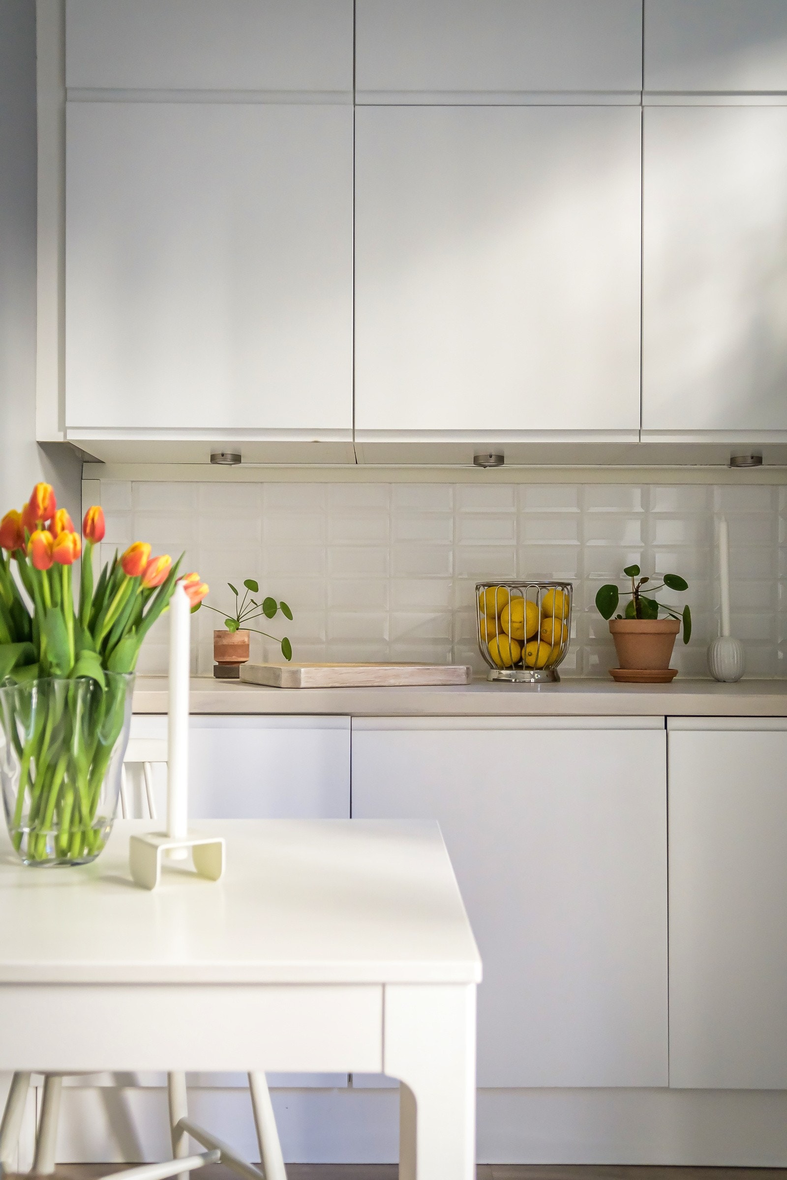 Det er koselig med plass til egen spiseplass på kjøkkenet. Galleribilde