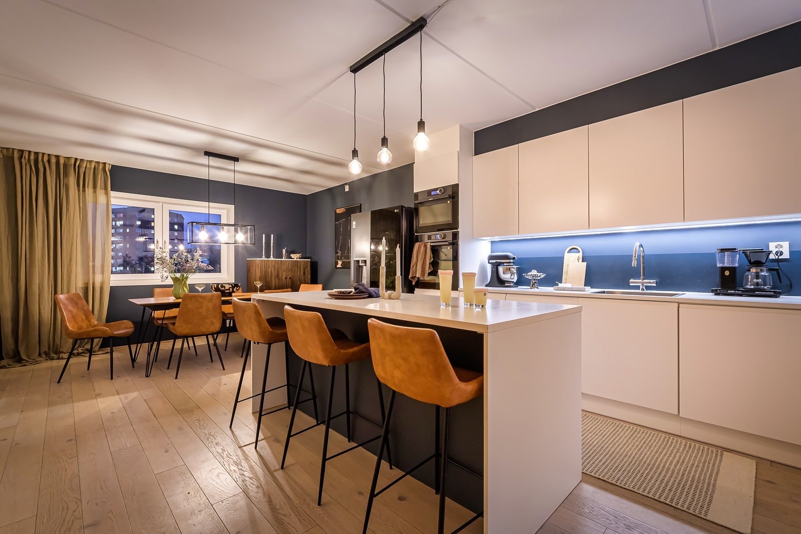 Kveldssteming. Galleribilde