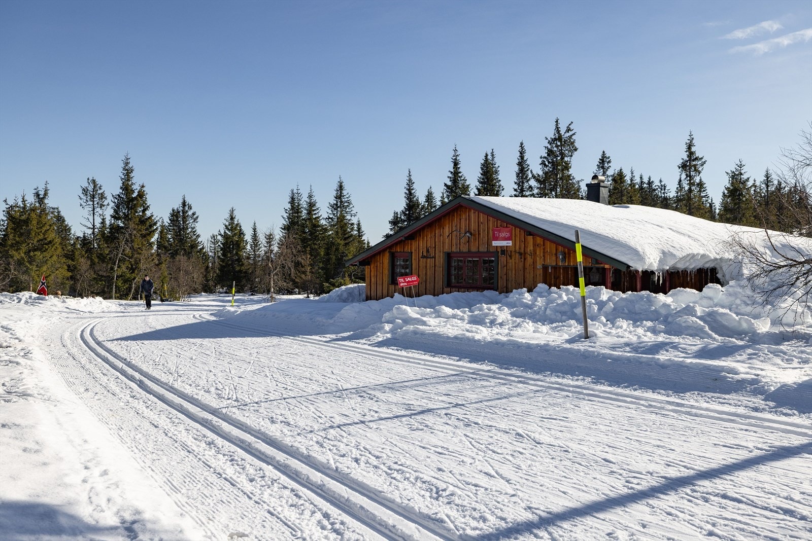 Umiddelbar nærhet til langrennsløyper, mens sommerhalvåret byr fine turmuligheter i et villmarkseldorado med mangfoldig innlandsnatur. Det er også slalom- og kjelkebakke på Budor. Galleribilde