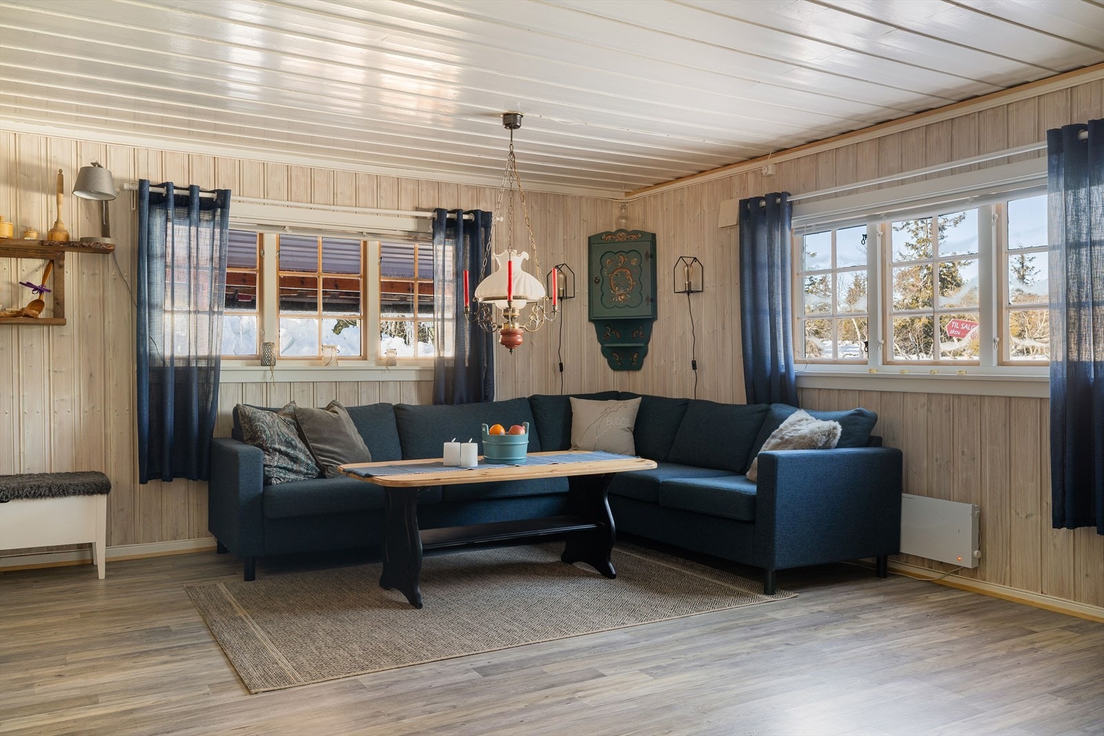 Stuen er det naturlige oppholdsrommet i hytta, og er et koselig rom for både avkobling og hygge. Galleribilde