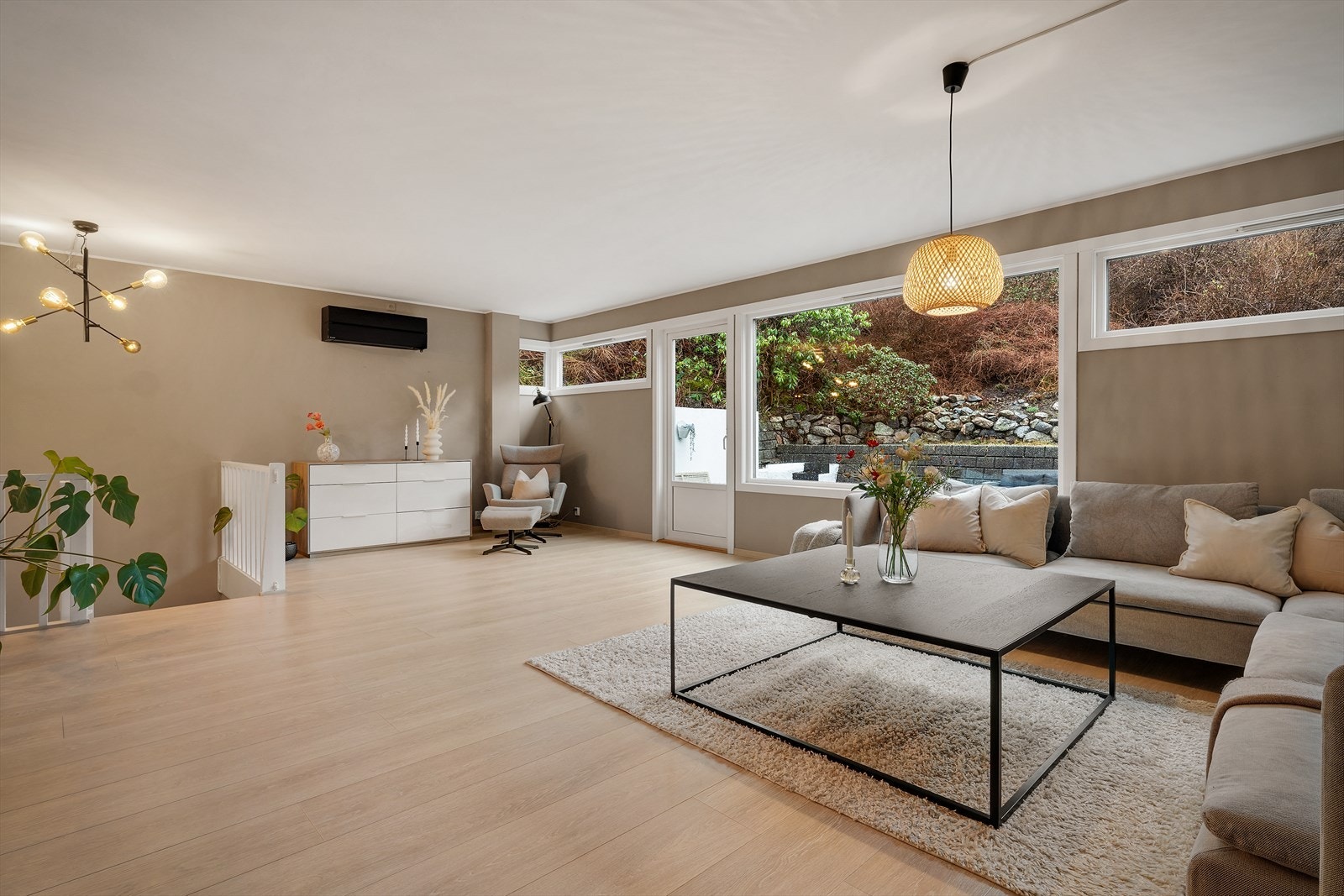 - Her har man også plass til en hyggelig lesekrok eller et eget lekeområde til barna - Galleribilde