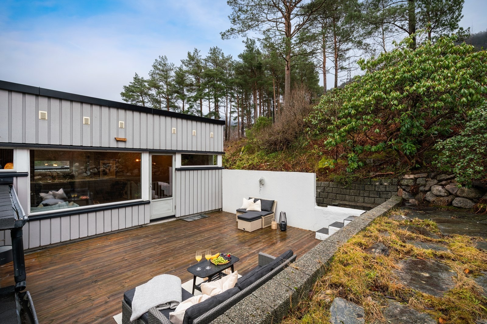 - Selger opplyser om svært gode solforhold her med sol fra ca. kl. 09-21 midtsommers! - Galleribilde