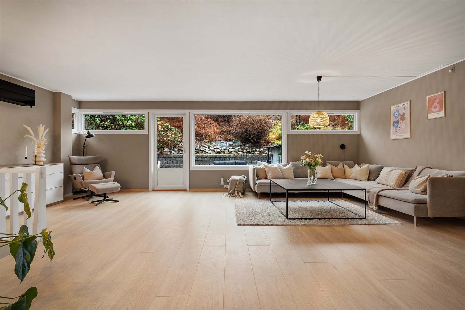 - De generøse vindusflatene sørger for rikelig med verdifullt lysinnslipp - Galleribilde