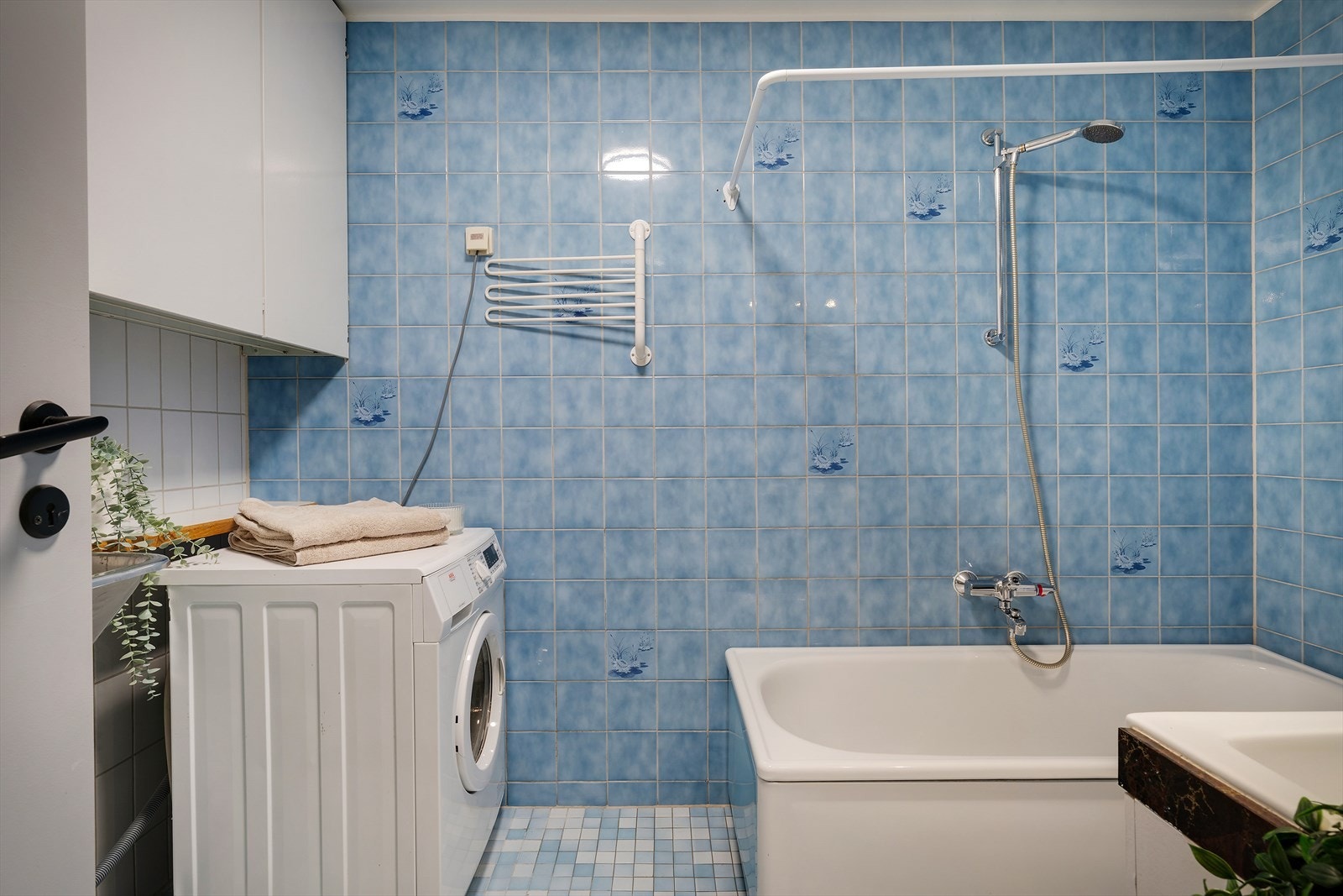 - Helfliset bad/vaskerom som måler 5,6m² - Galleribilde