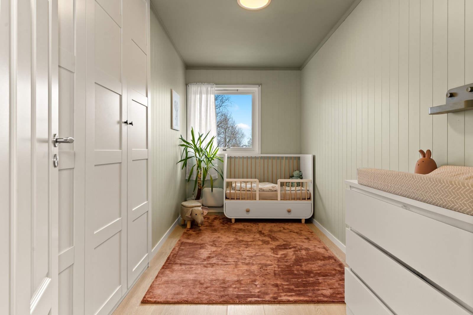 De to øvrige soverommene er noe mindre, men av omtrent samme størrelse, og begge har innebygde garderobeskap. Galleribilde