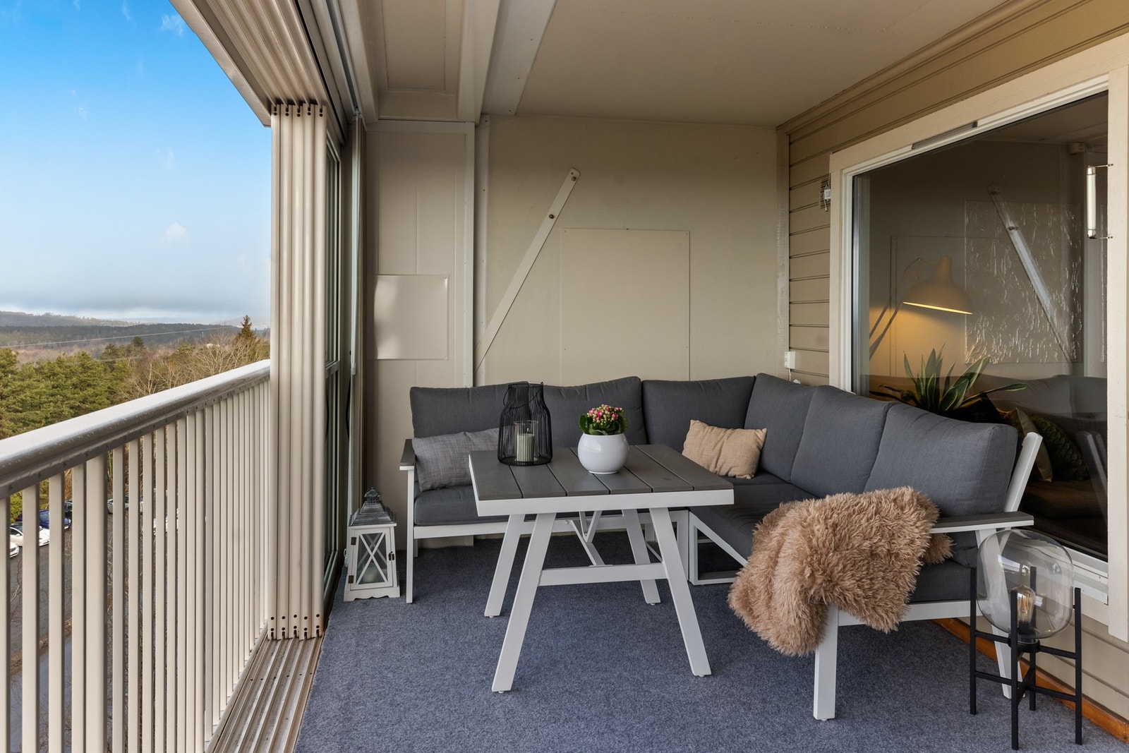 Her kan du nyte rolige kvelder under et pledd eller slappe av på varme sommerdager. Galleribilde