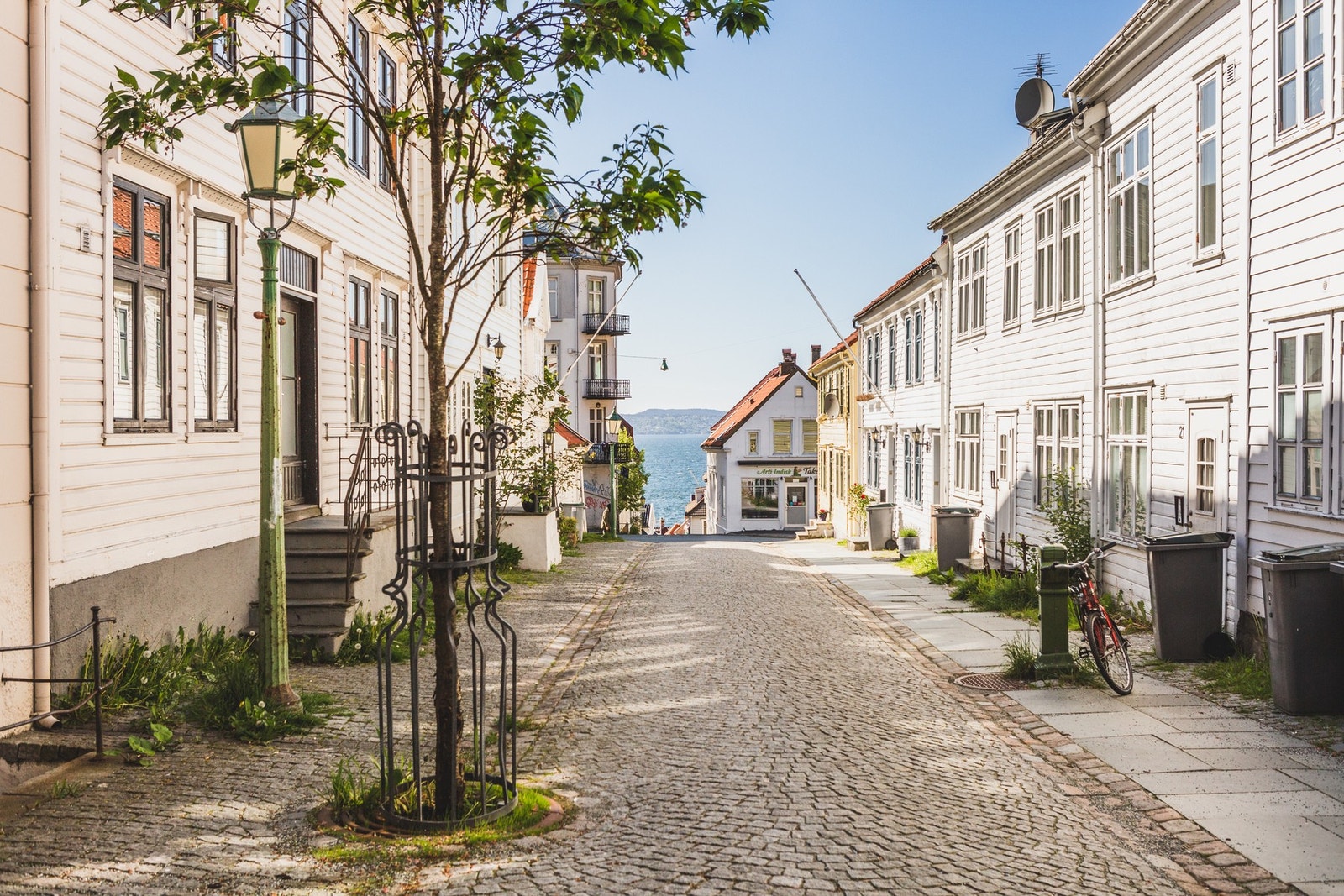 Ønsker du å benytte deg av kollektivtransporten er busstopp like utenfor døren. Her går buss nr. 10 (Mulen). Galleribilde
