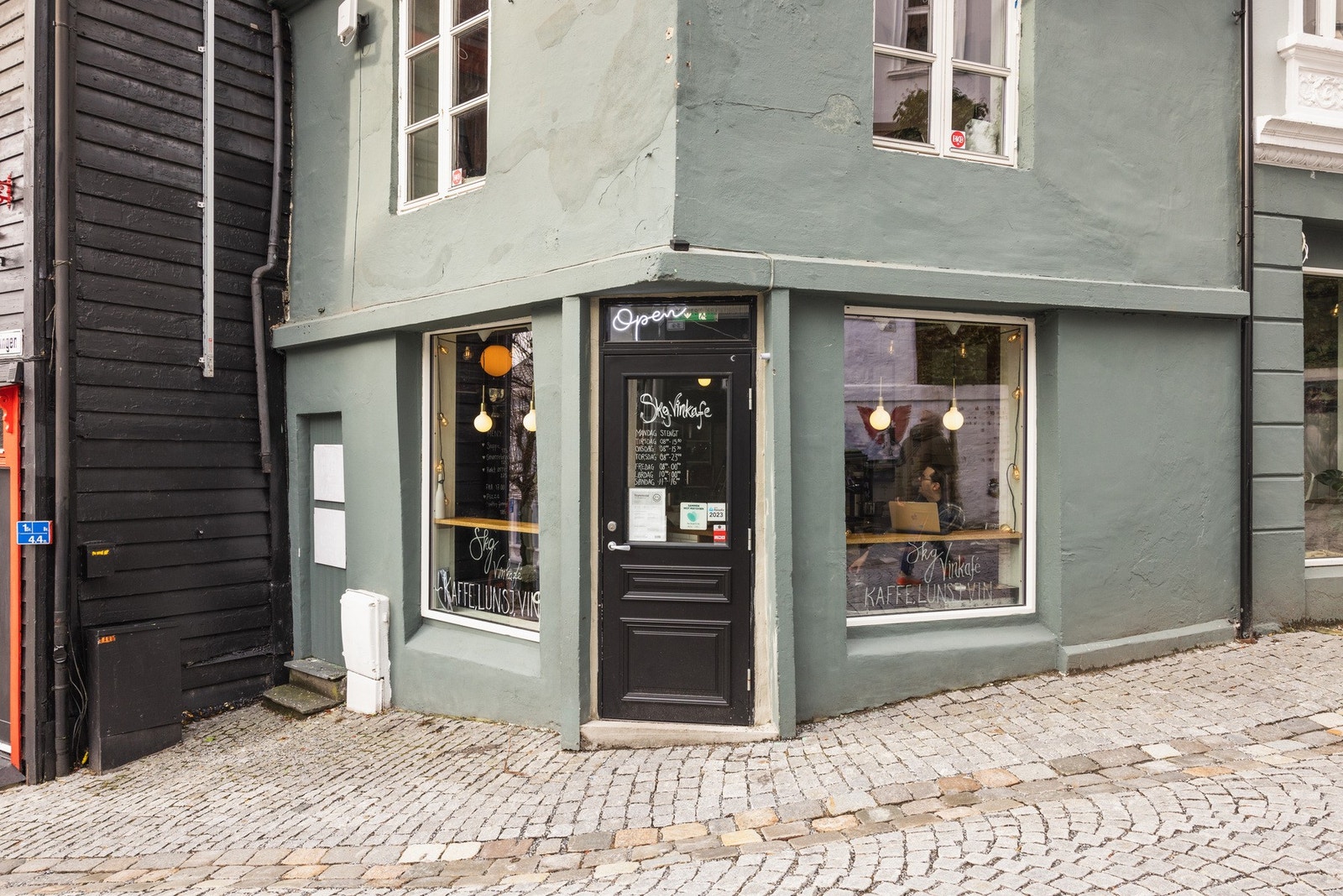 SKG vinkafe- Koselig vinkafé med deilige små matretter, kort avstand fra boligen! Galleribilde