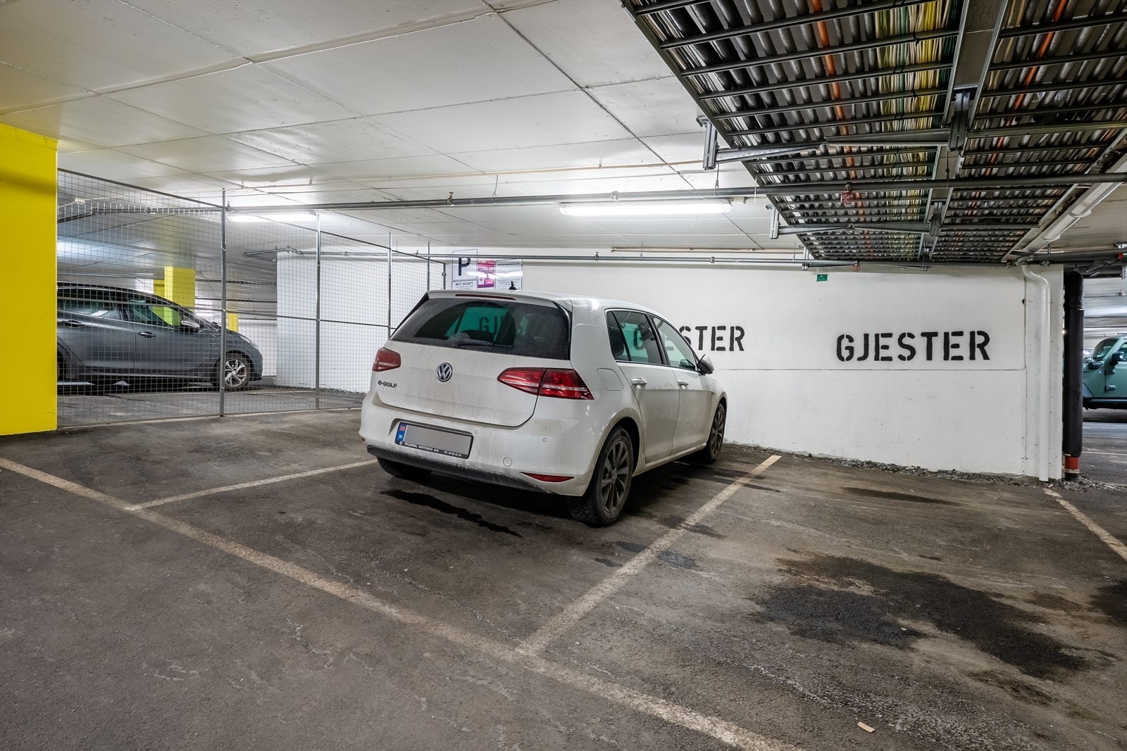 - Borettslaget kan benytte seg av 5 gjesteparkeringer i starten av garasjen - Galleribilde