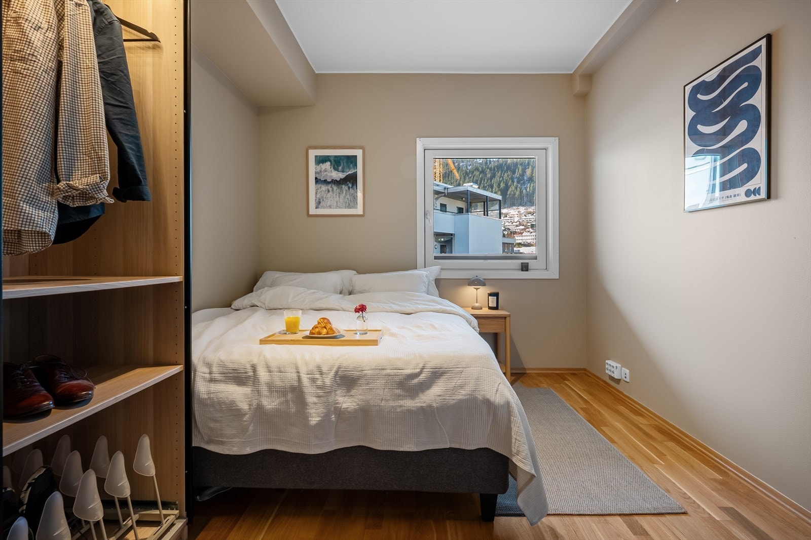 - Romslig soverom på 9,9 m² - Galleribilde