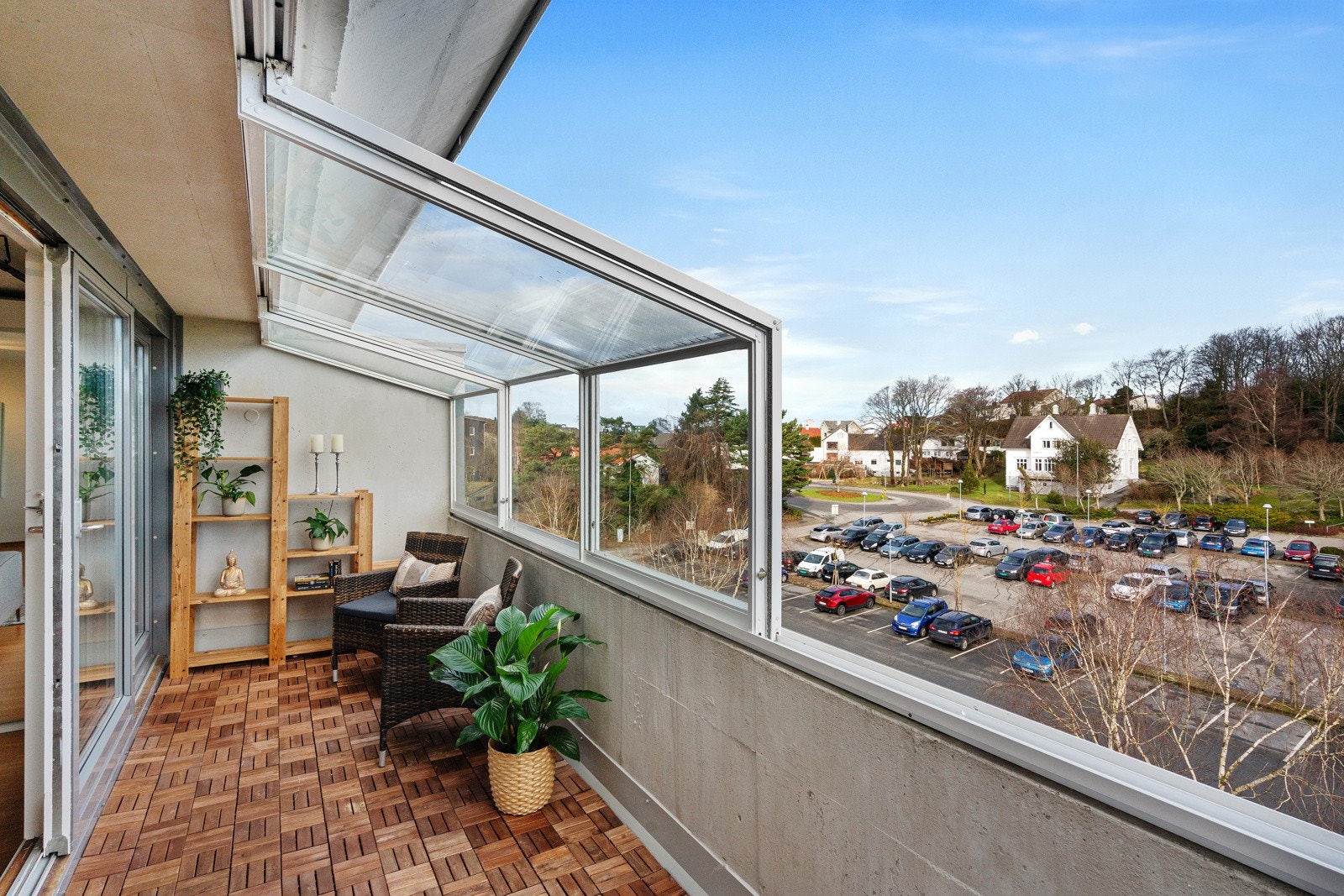 Balkongen oppleves som en forlengelse av stuen. Galleribilde