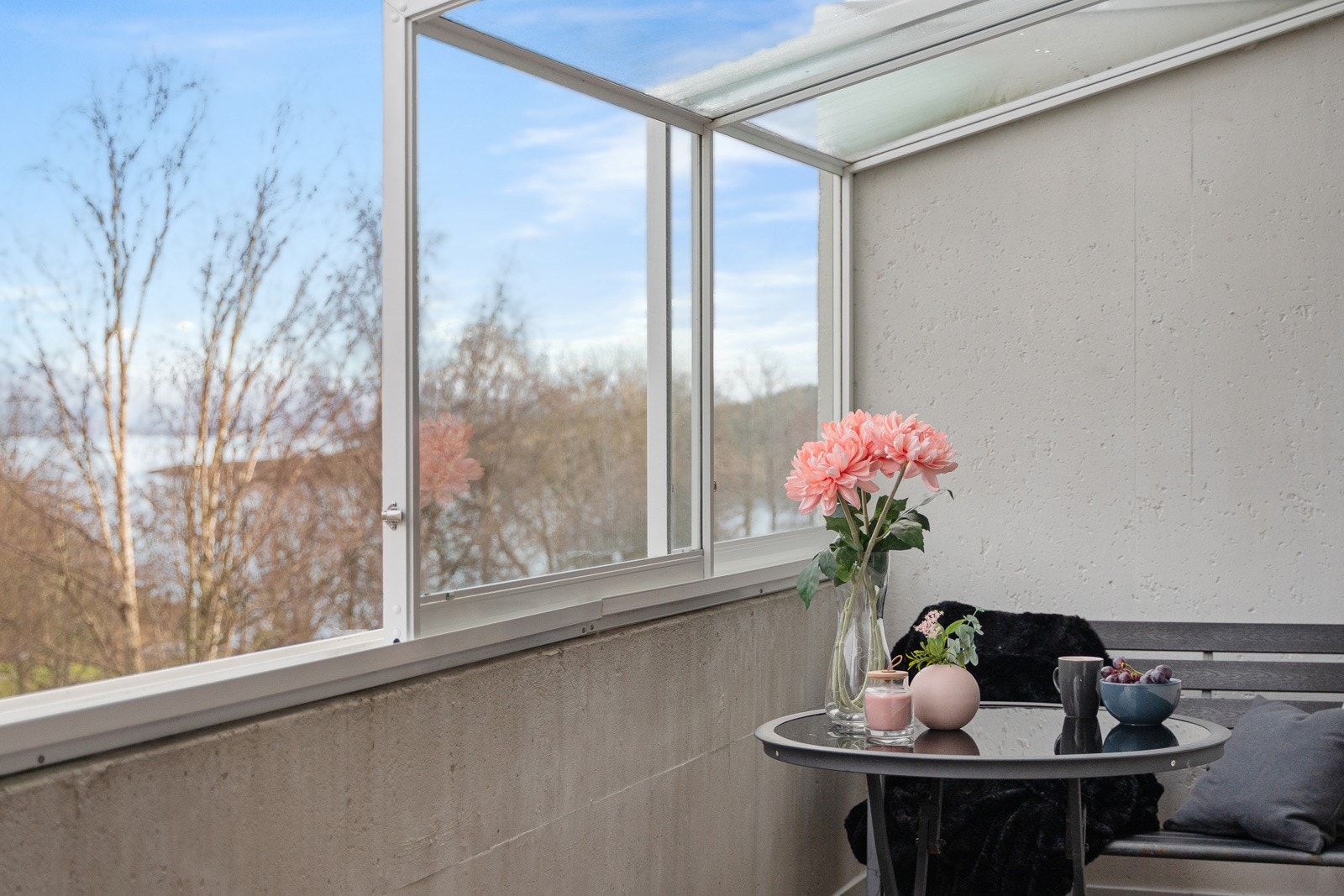 Nyt synet av grønne omgivelser og nærområdet. Galleribilde