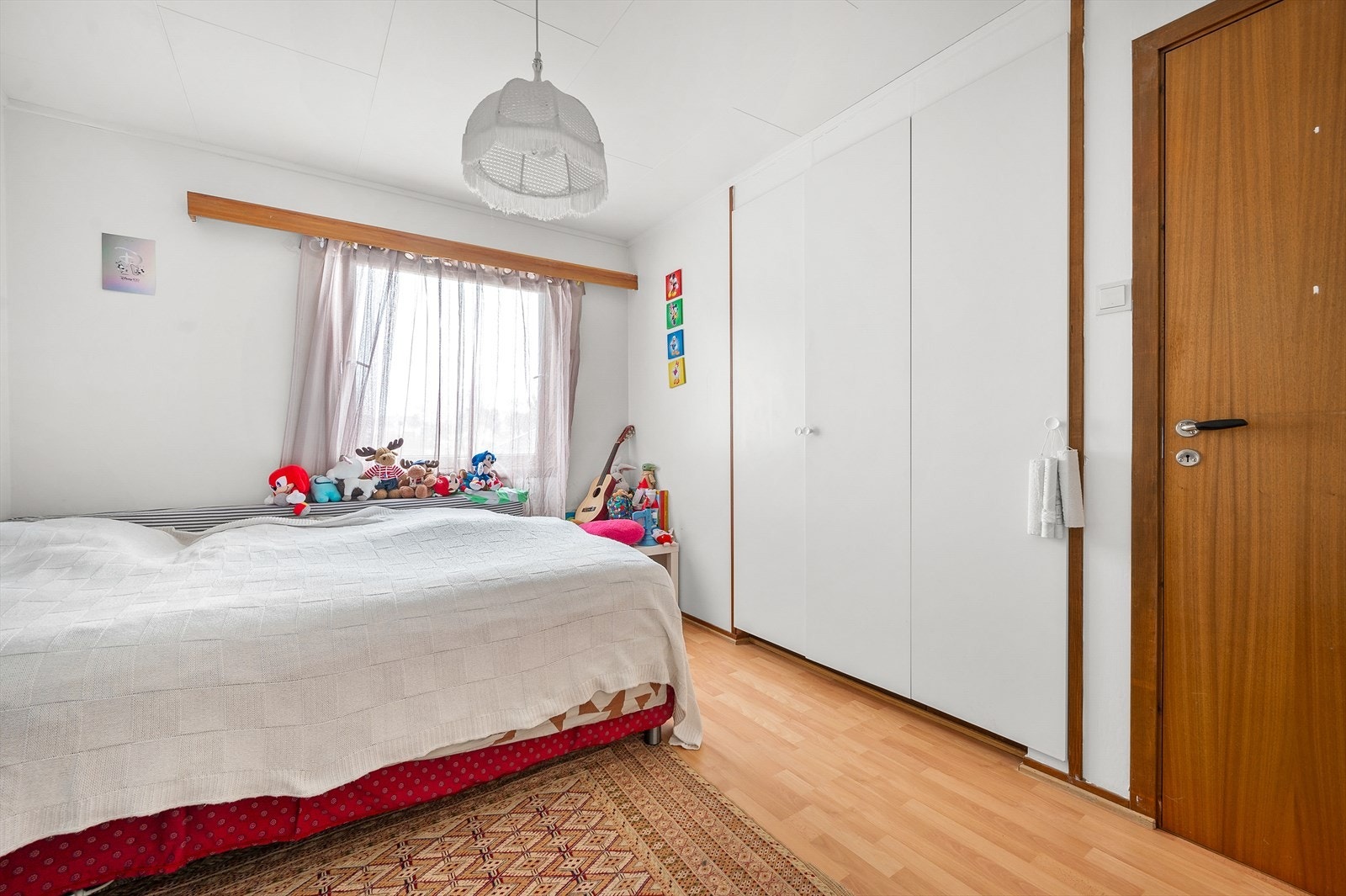 Soverom med innebygde skap. Galleribilde