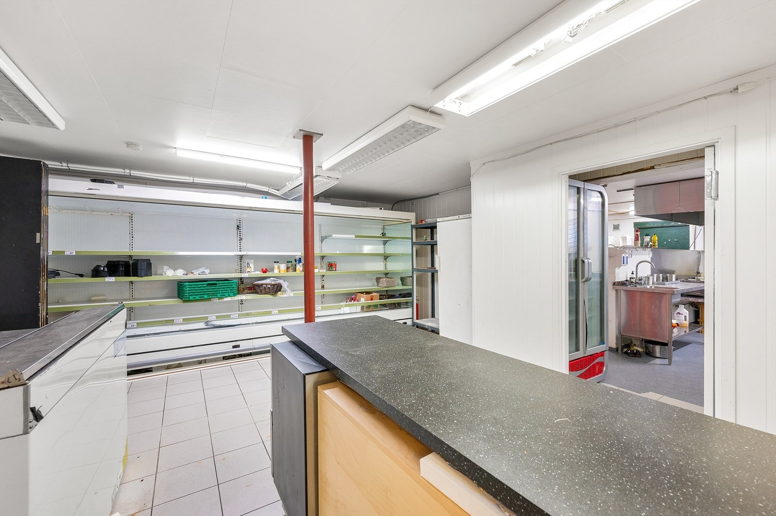 Næringsdel: Lager / gamle butikkrom. Galleribilde