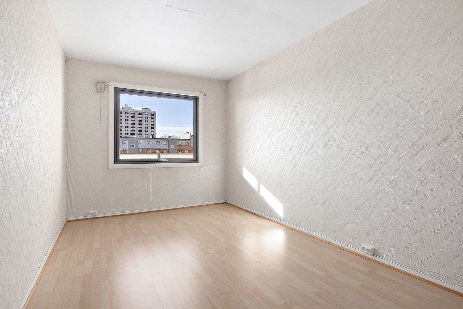 Soverom 1 med god plass til dobbeltseng Galleribilde