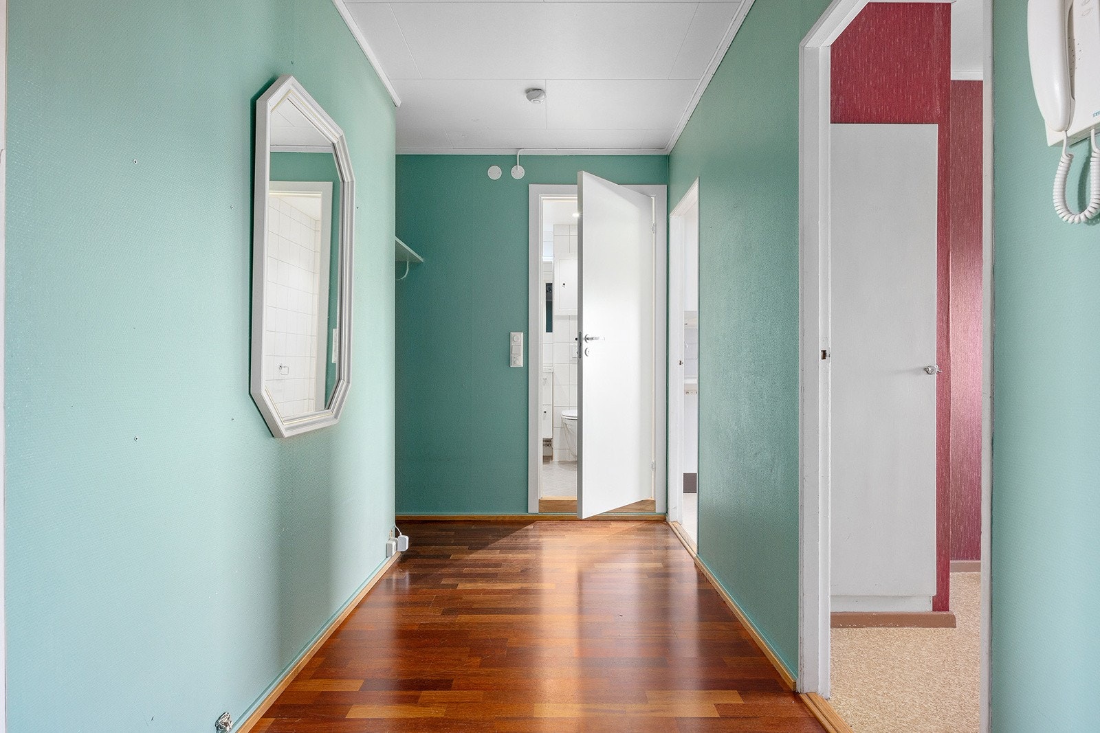 Entré med dør-calling Galleribilde