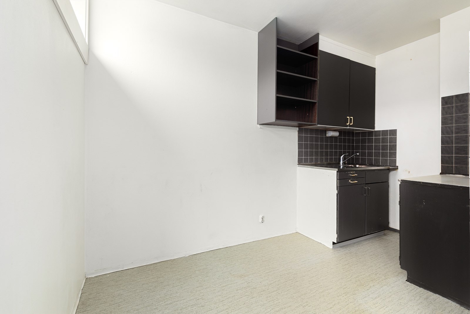 Kjøkken er i en delvis åpen løsning til stuen Galleribilde