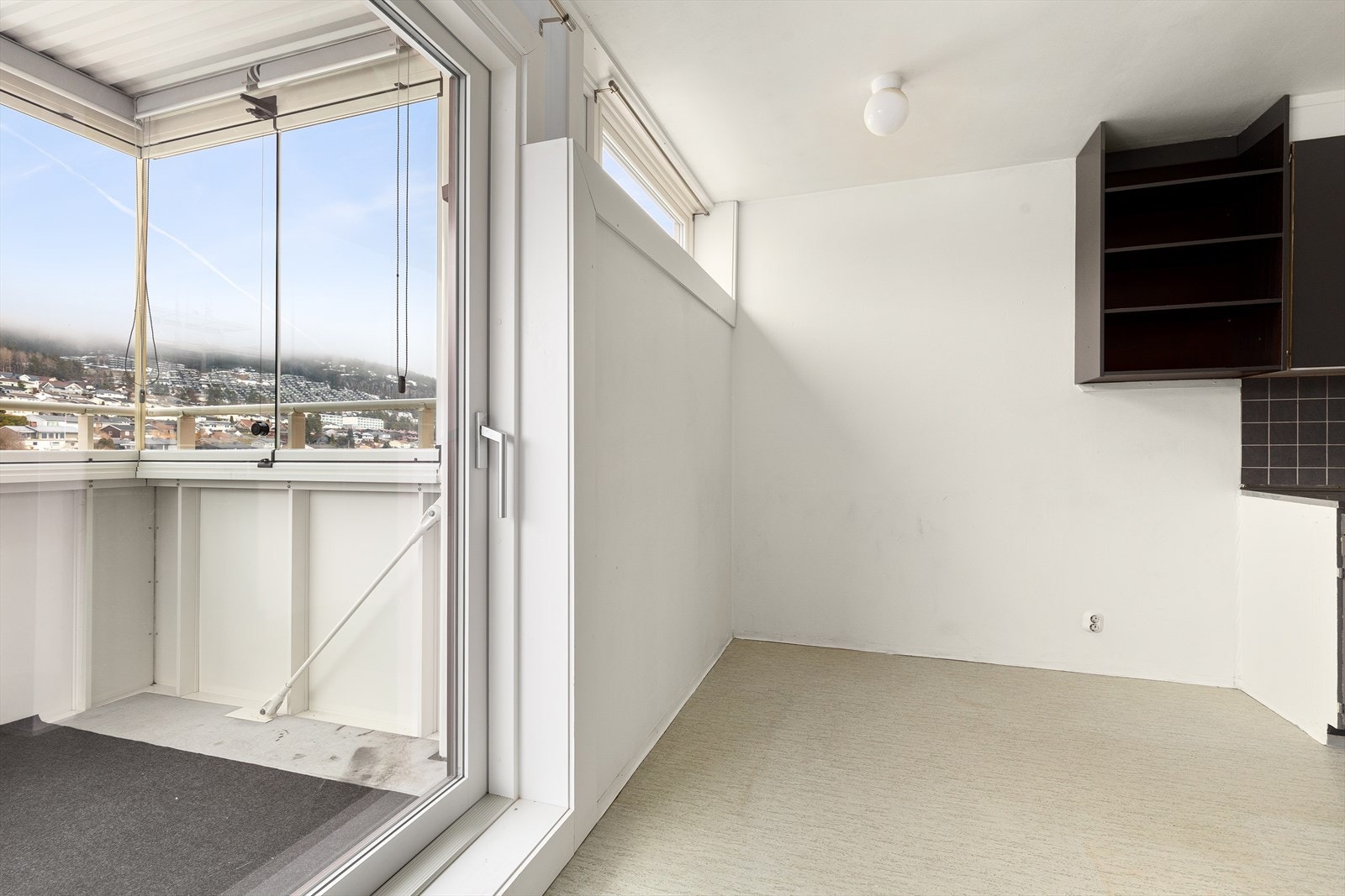 Fra stue/kjøkken er det adkomst til balkong Galleribilde