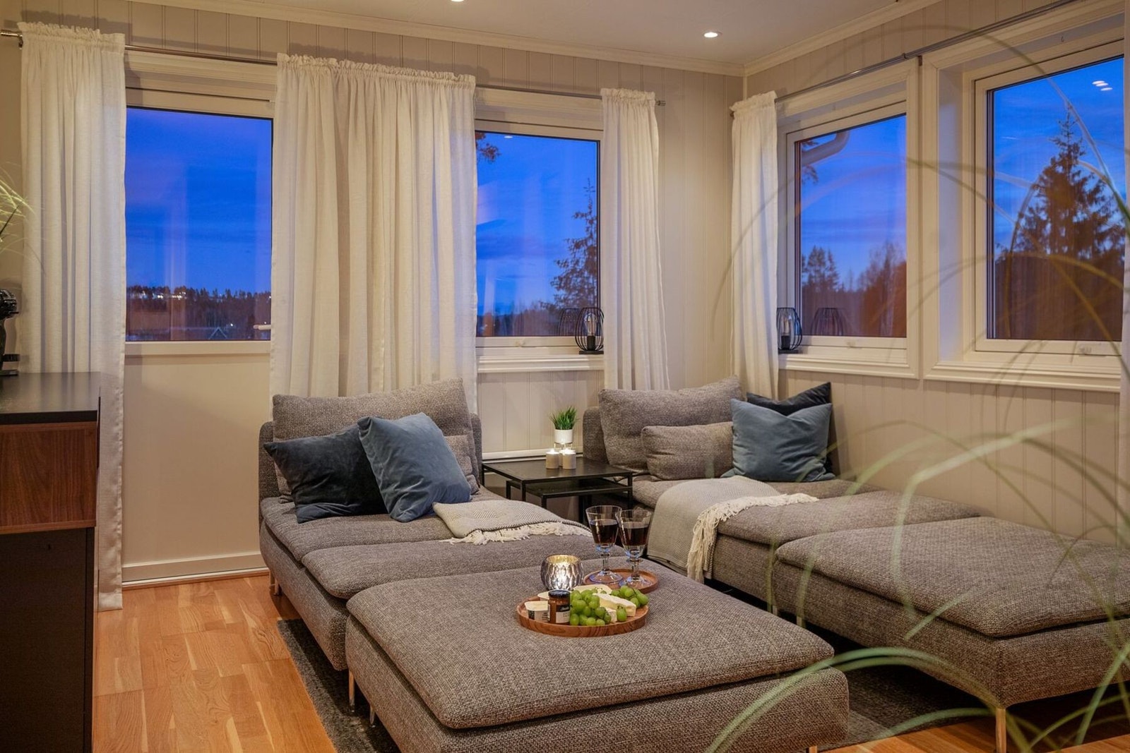 En funksjonell løsning med god plass til både avslapning og underholdning. Galleribilde