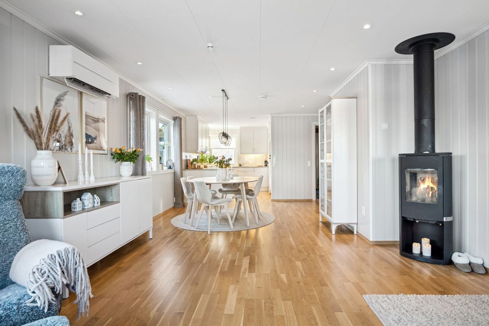 Moderne og luftig planløsning. Galleribilde