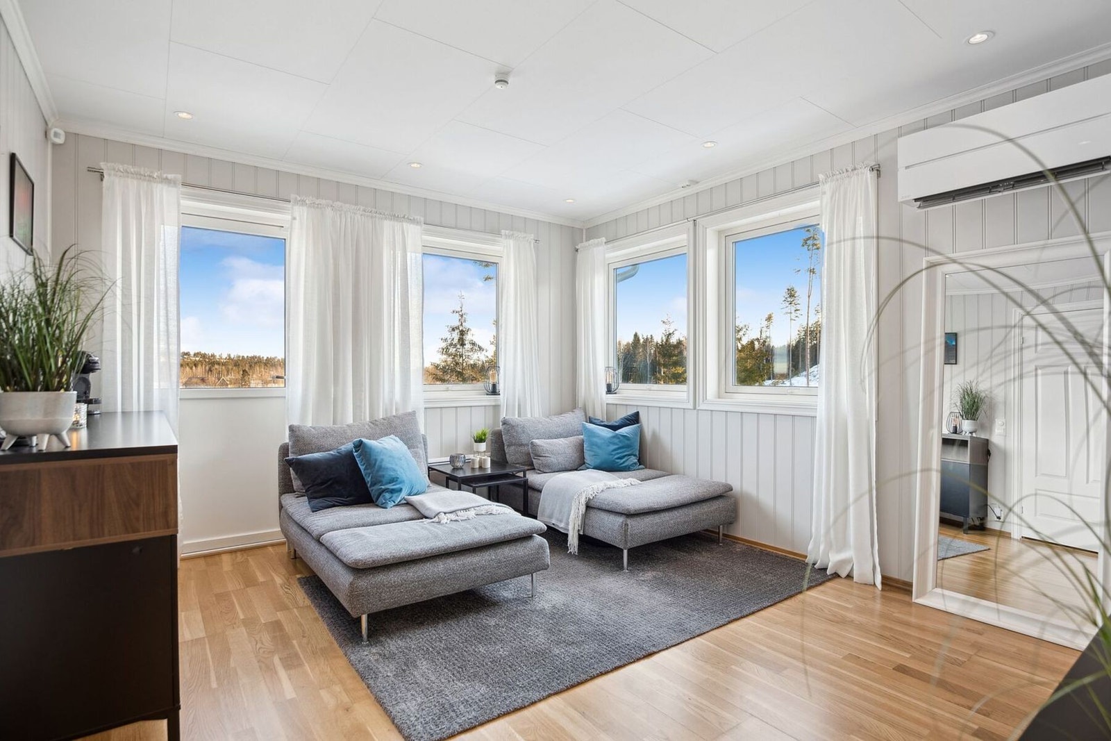 Innbydende loftstue for avslapning og samvær. Galleribilde